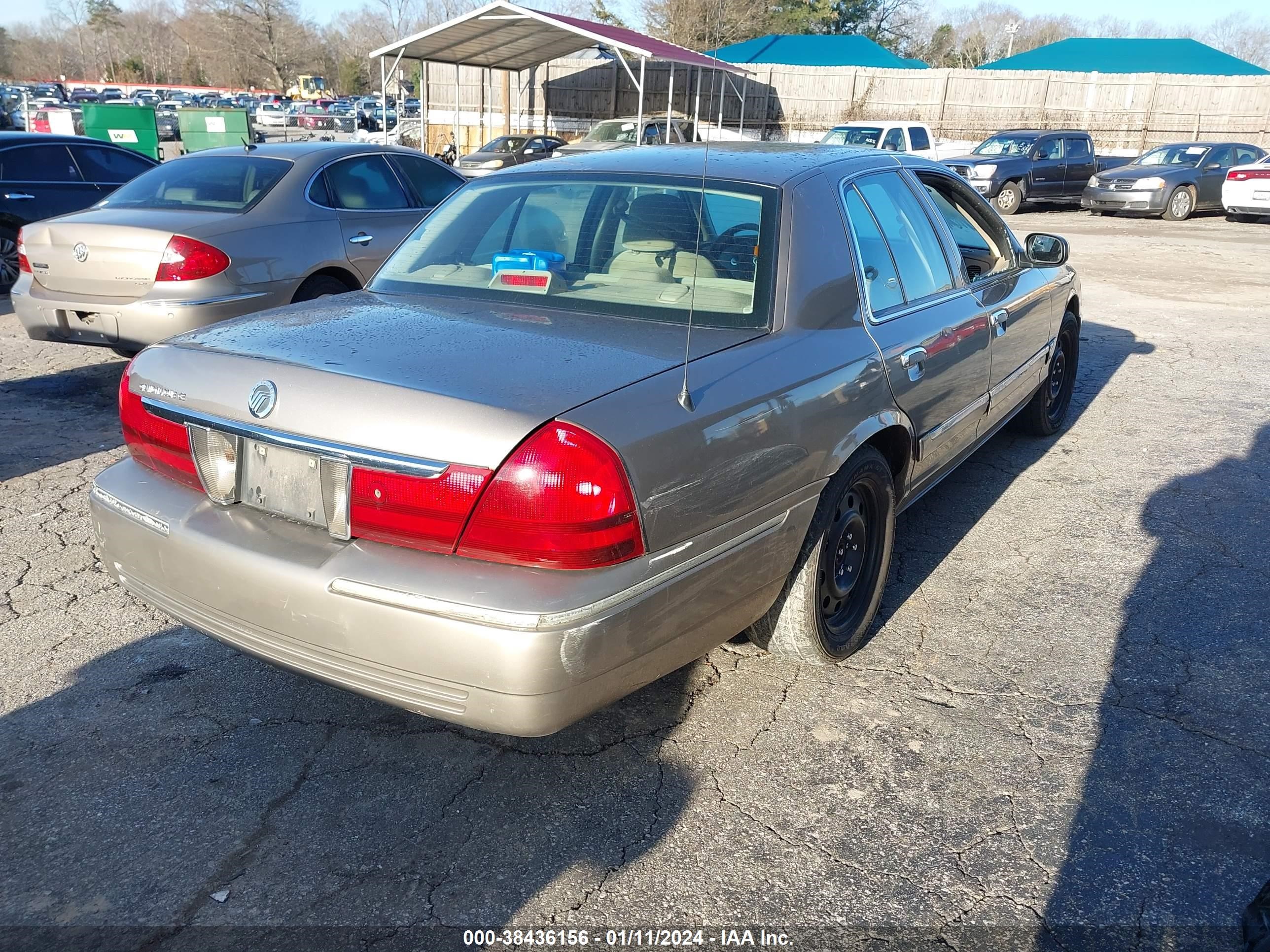 Photo 3 VIN: 2MEFM74W35X667044 - MERCURY GRAND MARQUIS 