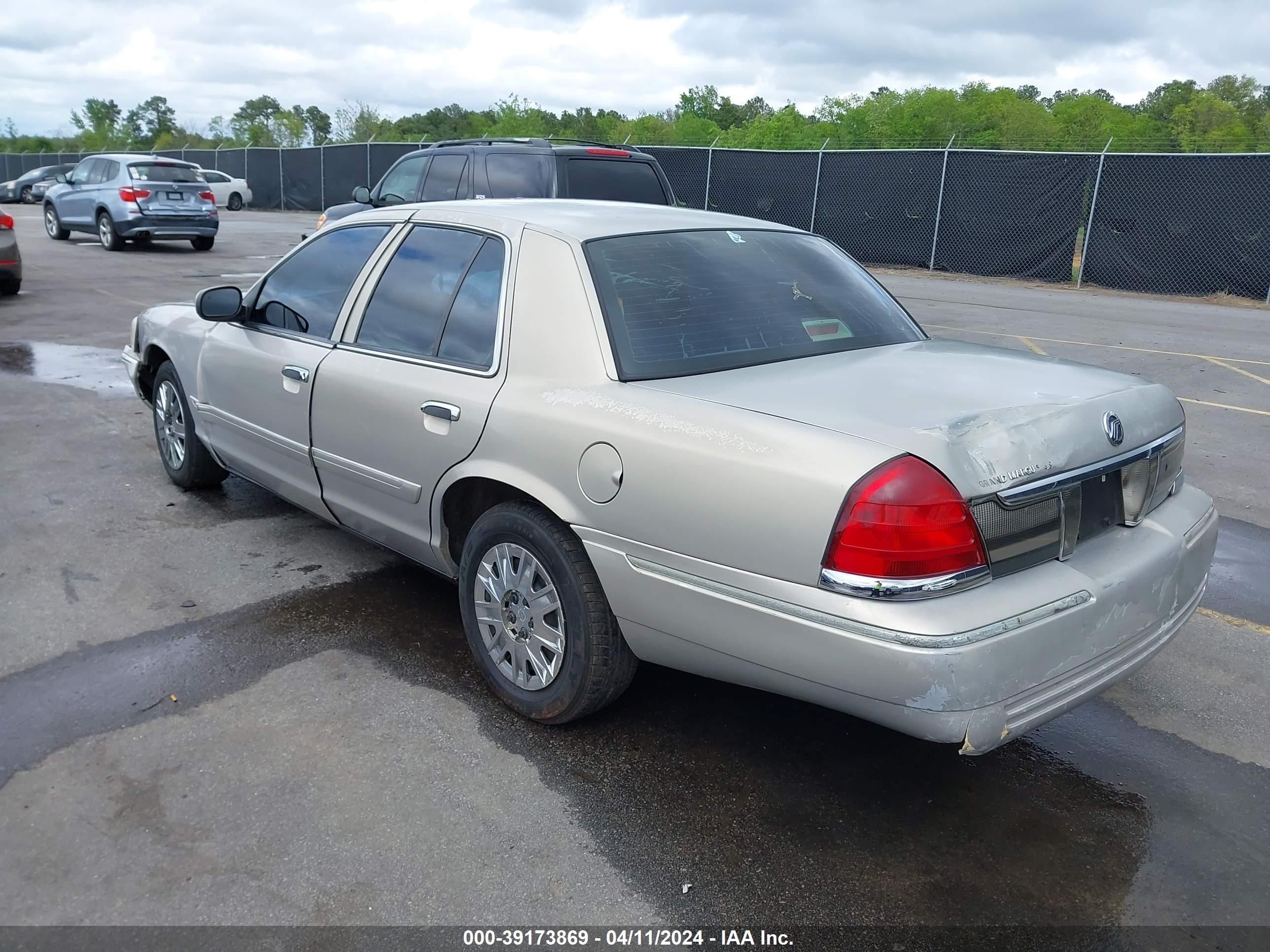 Photo 2 VIN: 2MEFM74W36X600879 - MERCURY GRAND MARQUIS 