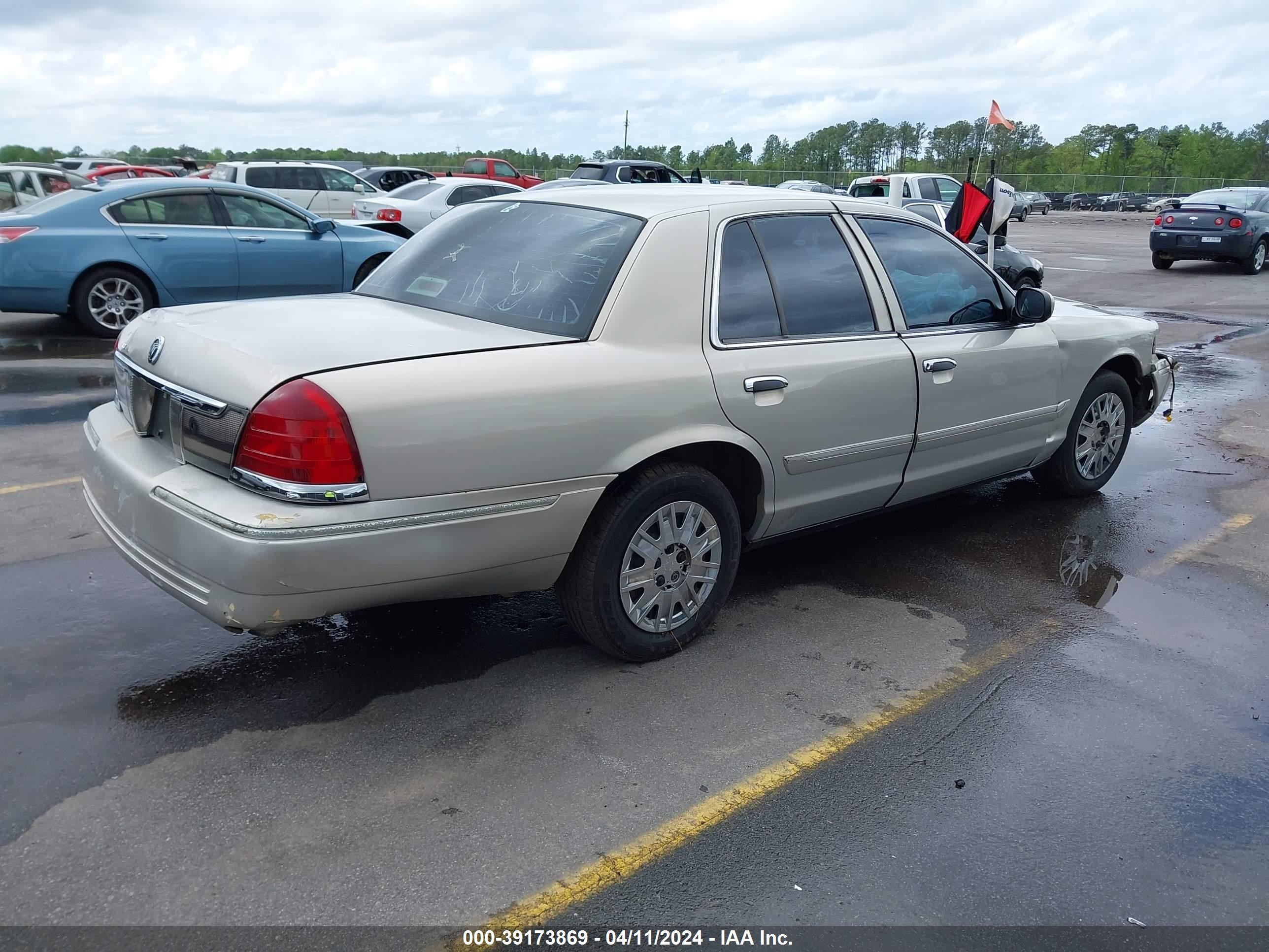 Photo 3 VIN: 2MEFM74W36X600879 - MERCURY GRAND MARQUIS 