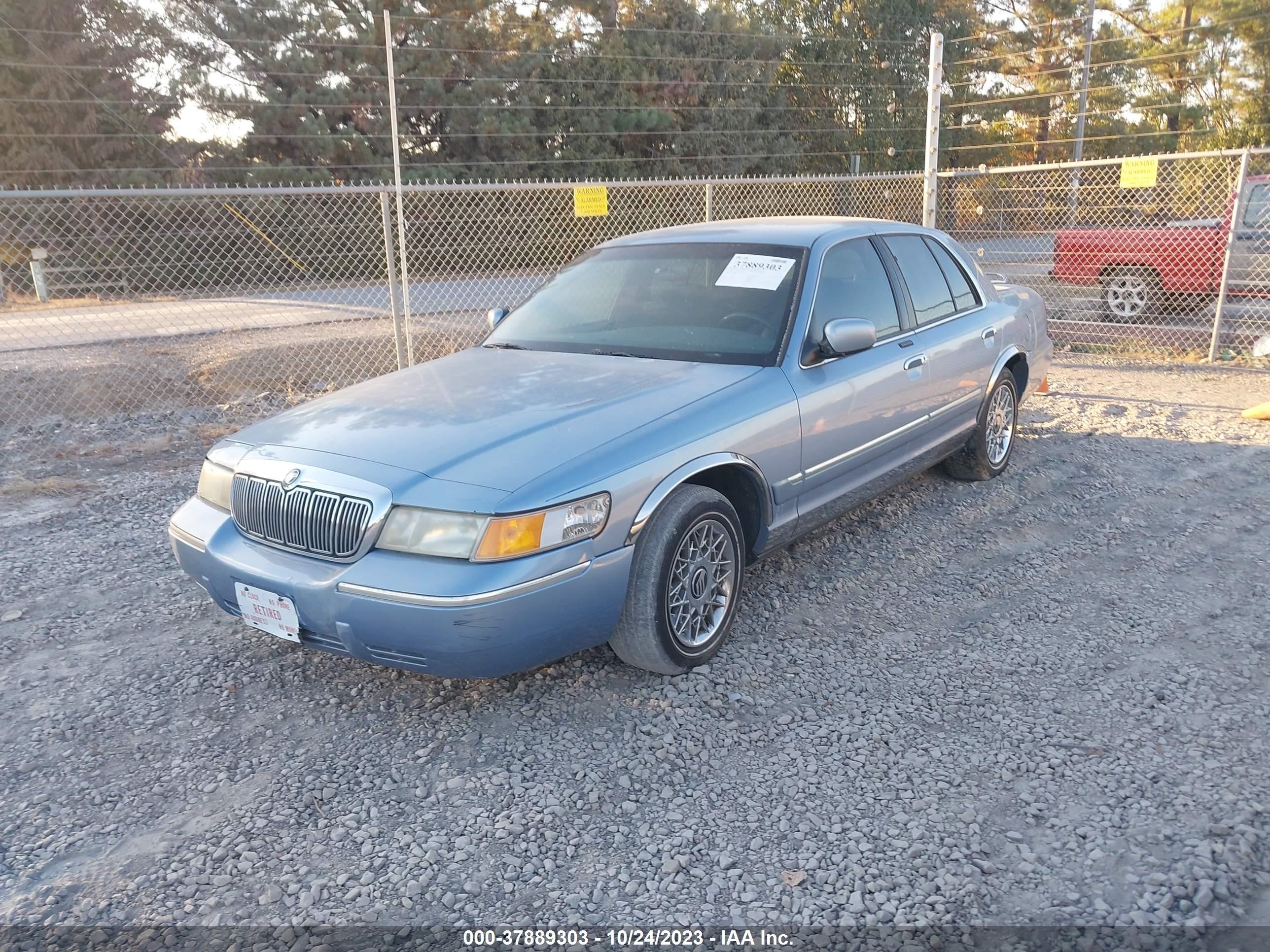 Photo 1 VIN: 2MEFM74W3WX620193 - MERCURY GRAND MARQUIS 