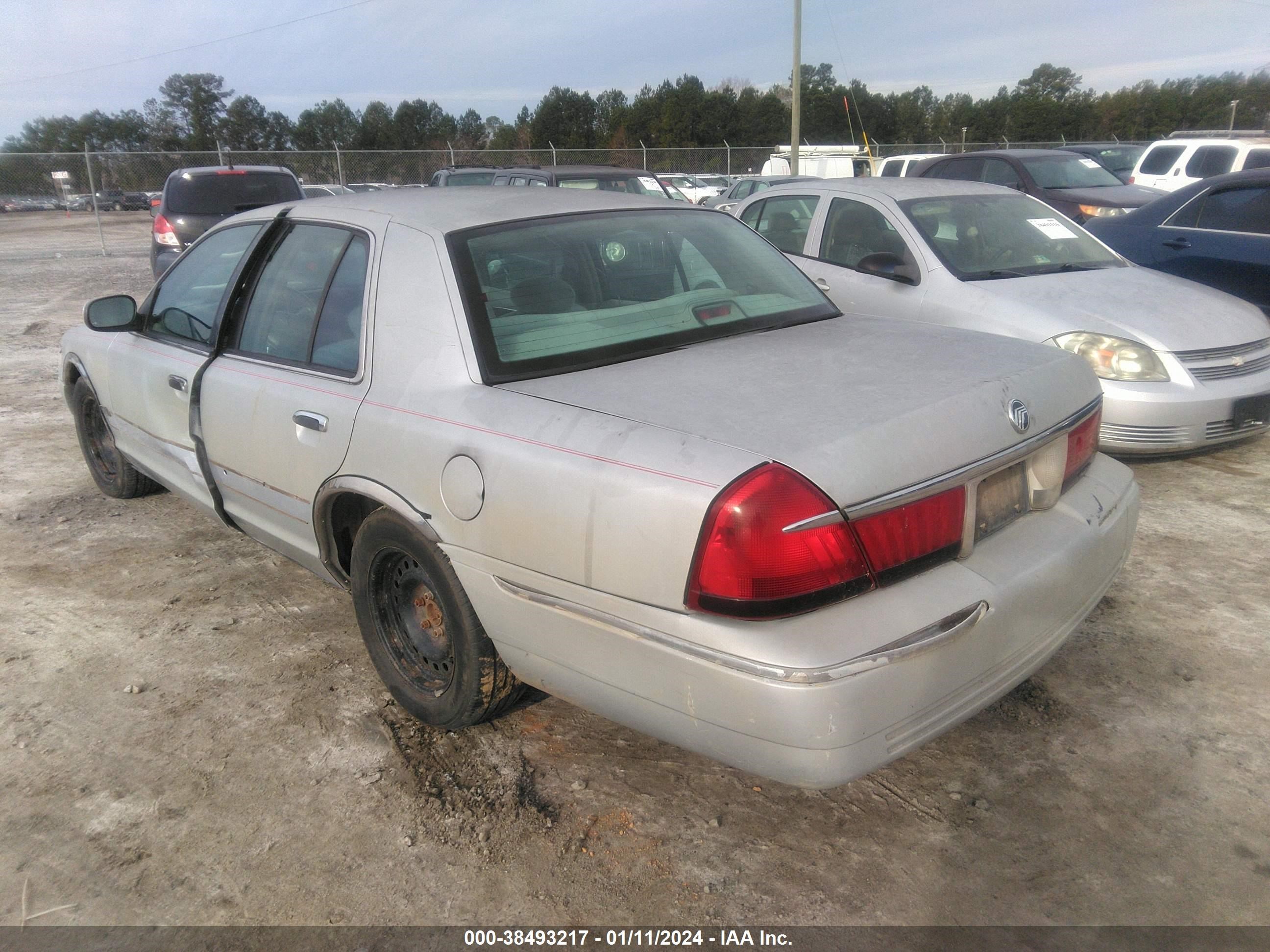 Photo 2 VIN: 2MEFM74W3XX712759 - MERCURY GRAND MARQUIS 