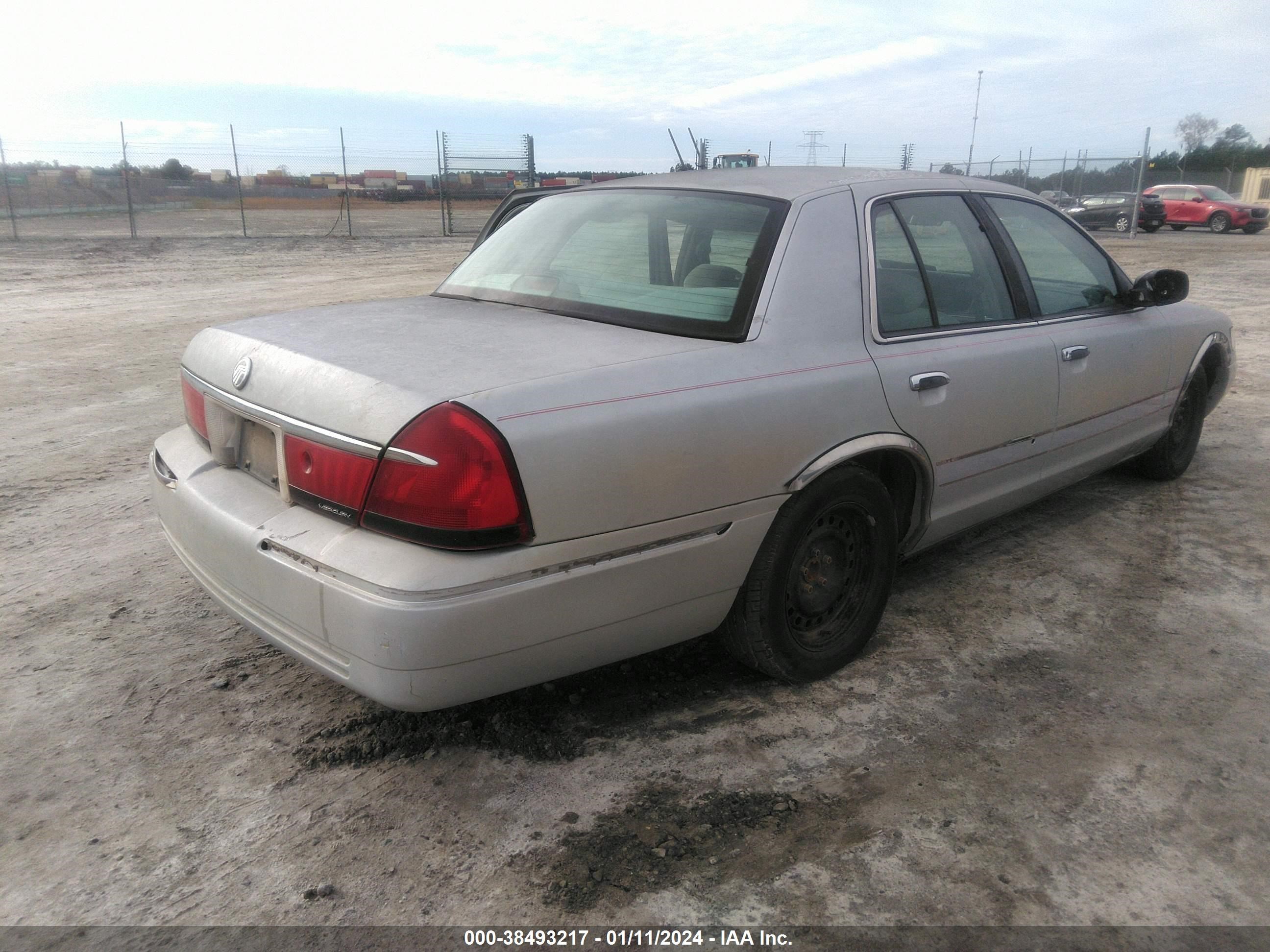 Photo 3 VIN: 2MEFM74W3XX712759 - MERCURY GRAND MARQUIS 