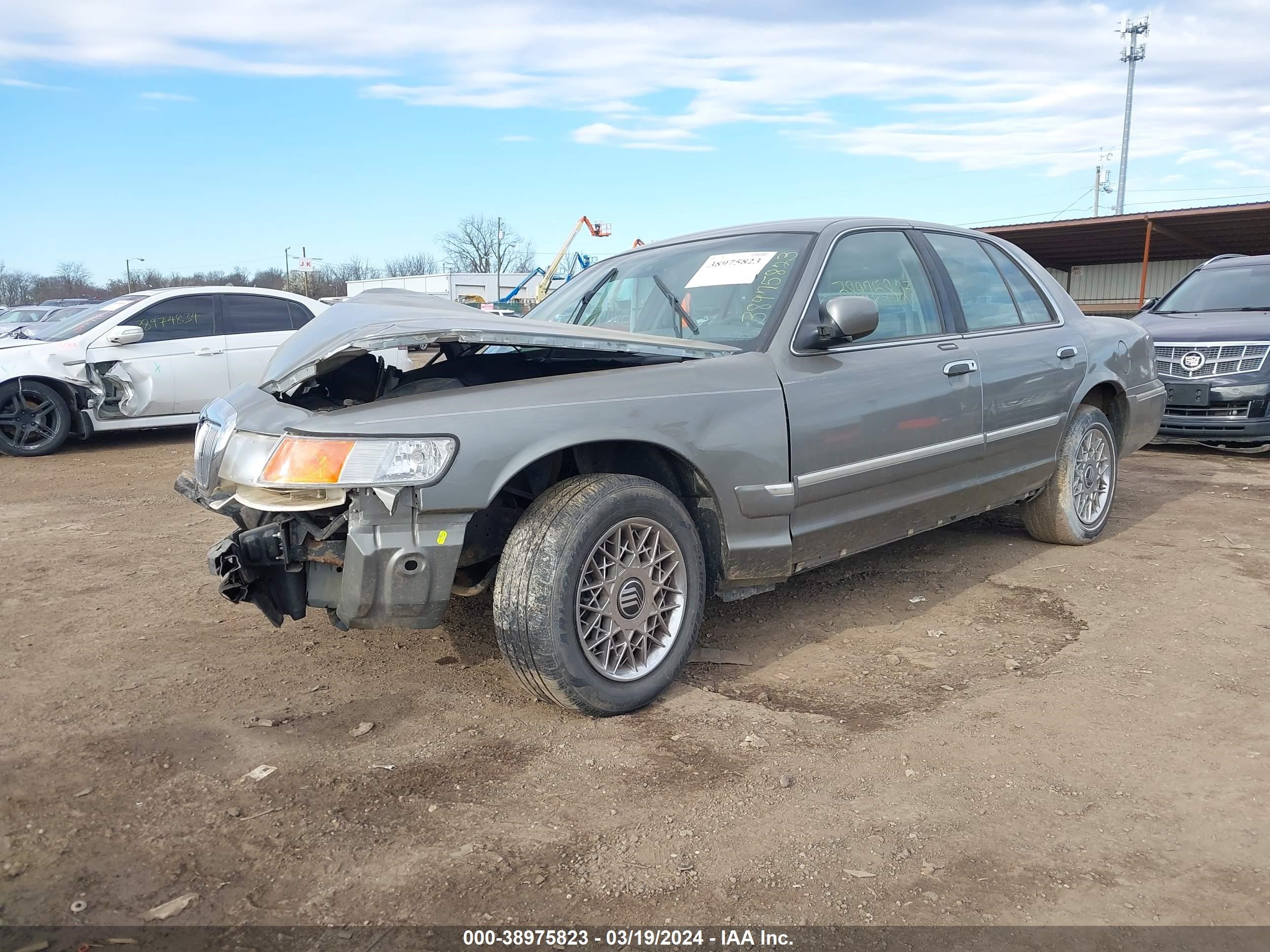 Photo 1 VIN: 2MEFM74W3YX607883 - MERCURY GRAND MARQUIS 