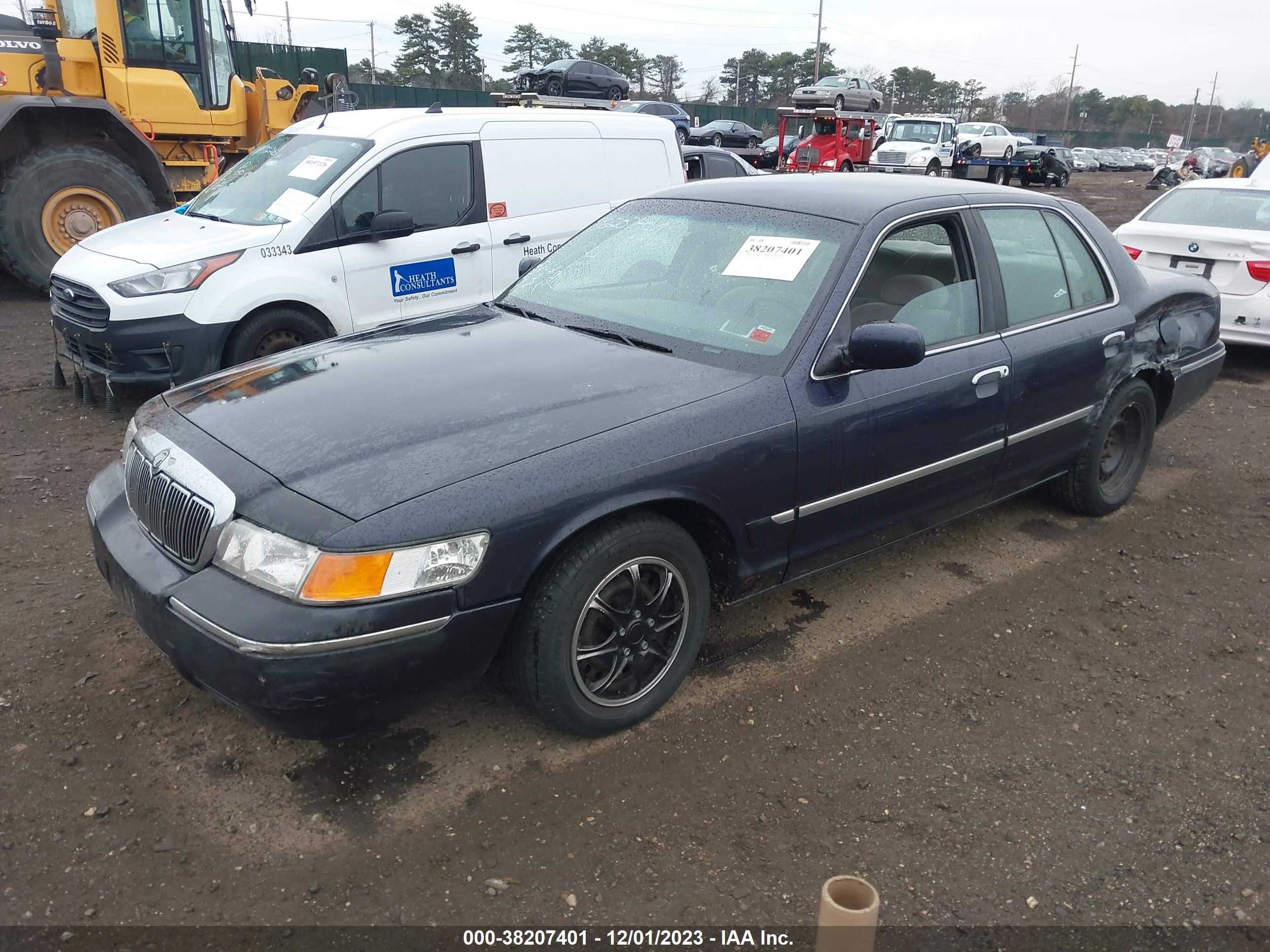 Photo 1 VIN: 2MEFM74W3YX662902 - MERCURY GRAND MARQUIS 