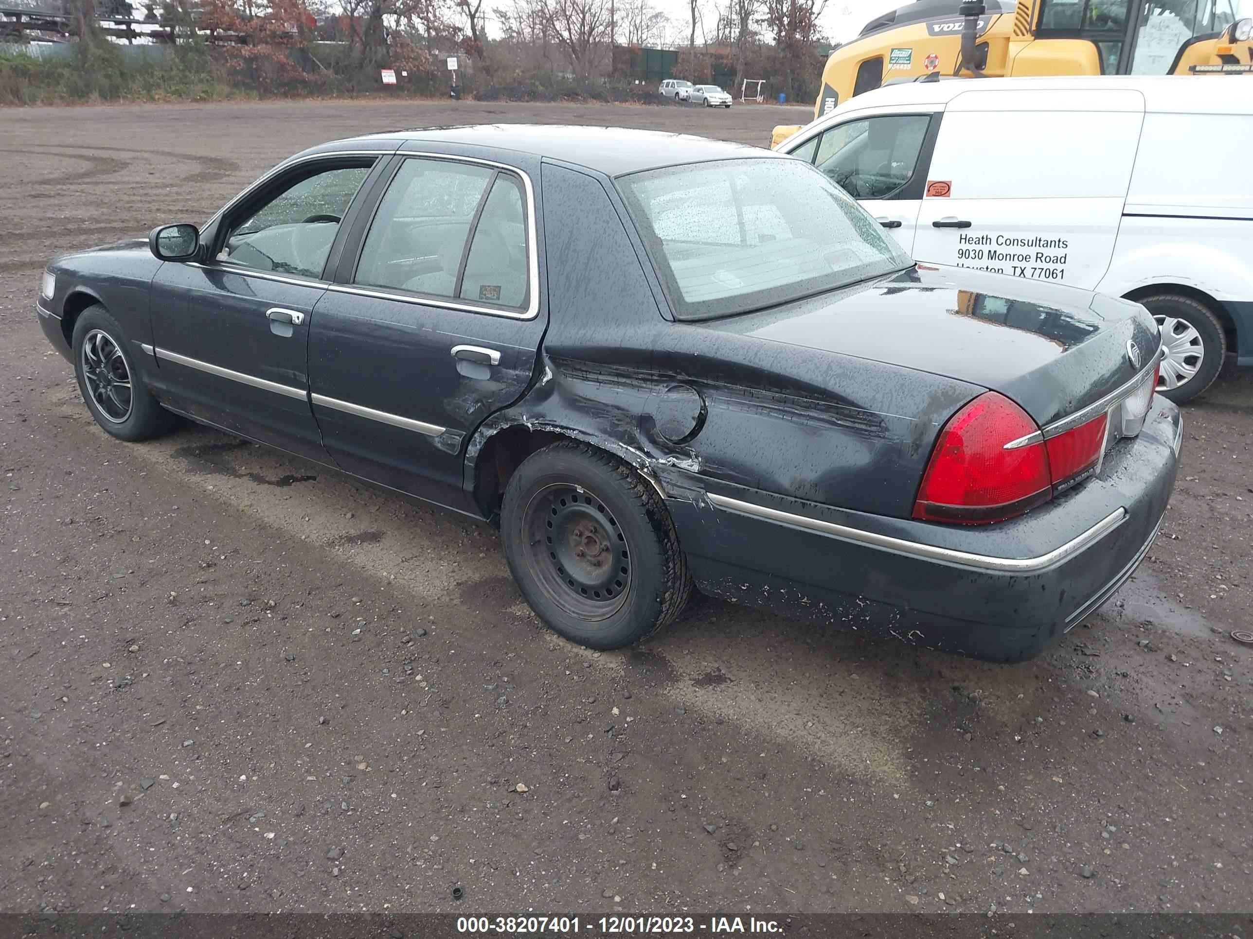 Photo 2 VIN: 2MEFM74W3YX662902 - MERCURY GRAND MARQUIS 