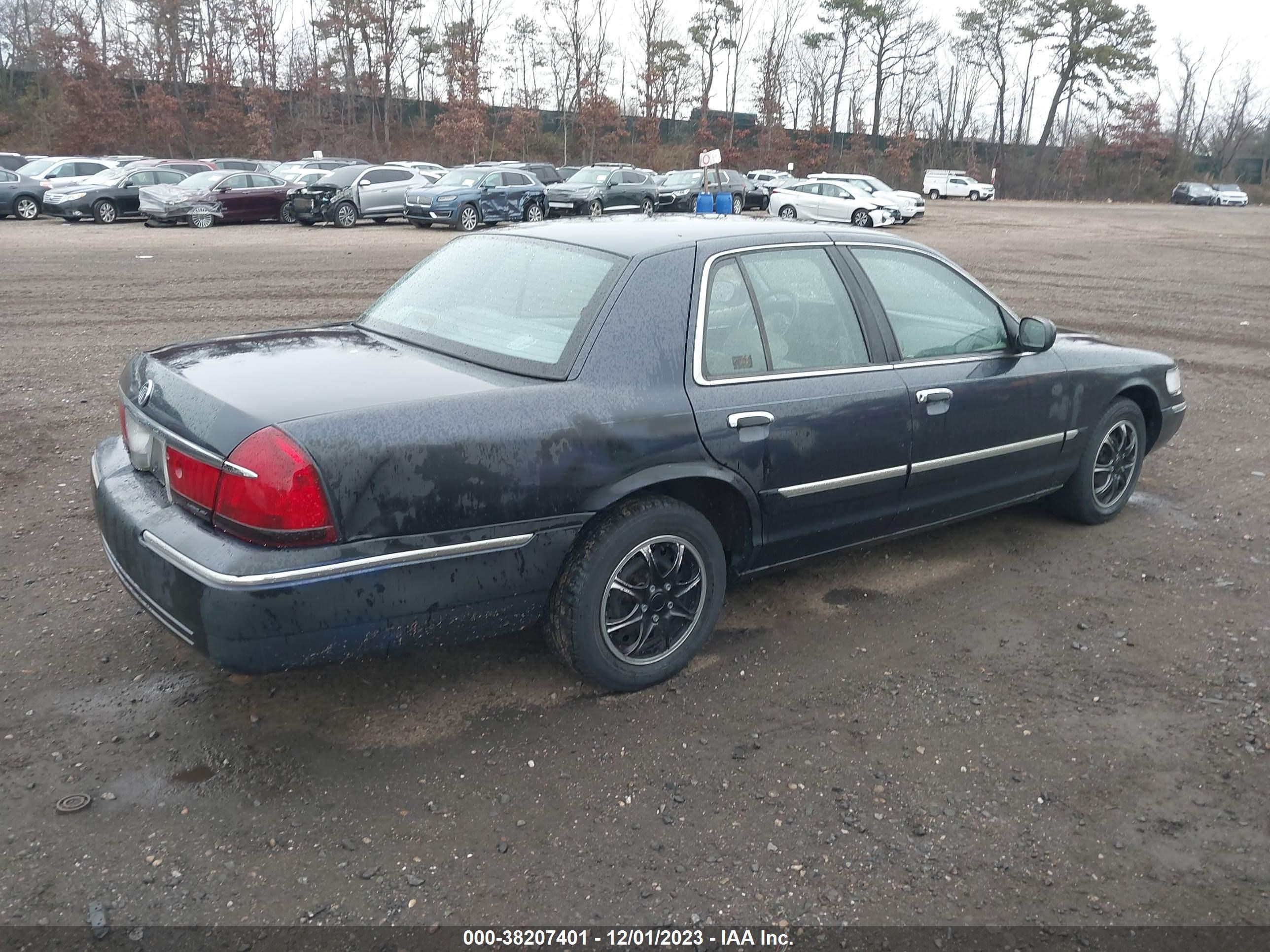 Photo 3 VIN: 2MEFM74W3YX662902 - MERCURY GRAND MARQUIS 