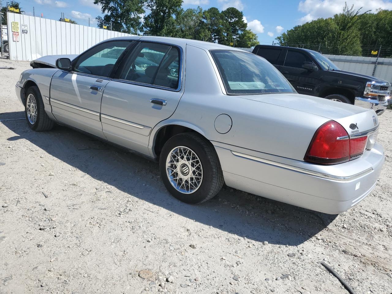 Photo 1 VIN: 2MEFM74W3YX683121 - MERCURY GRAND MARQUIS 