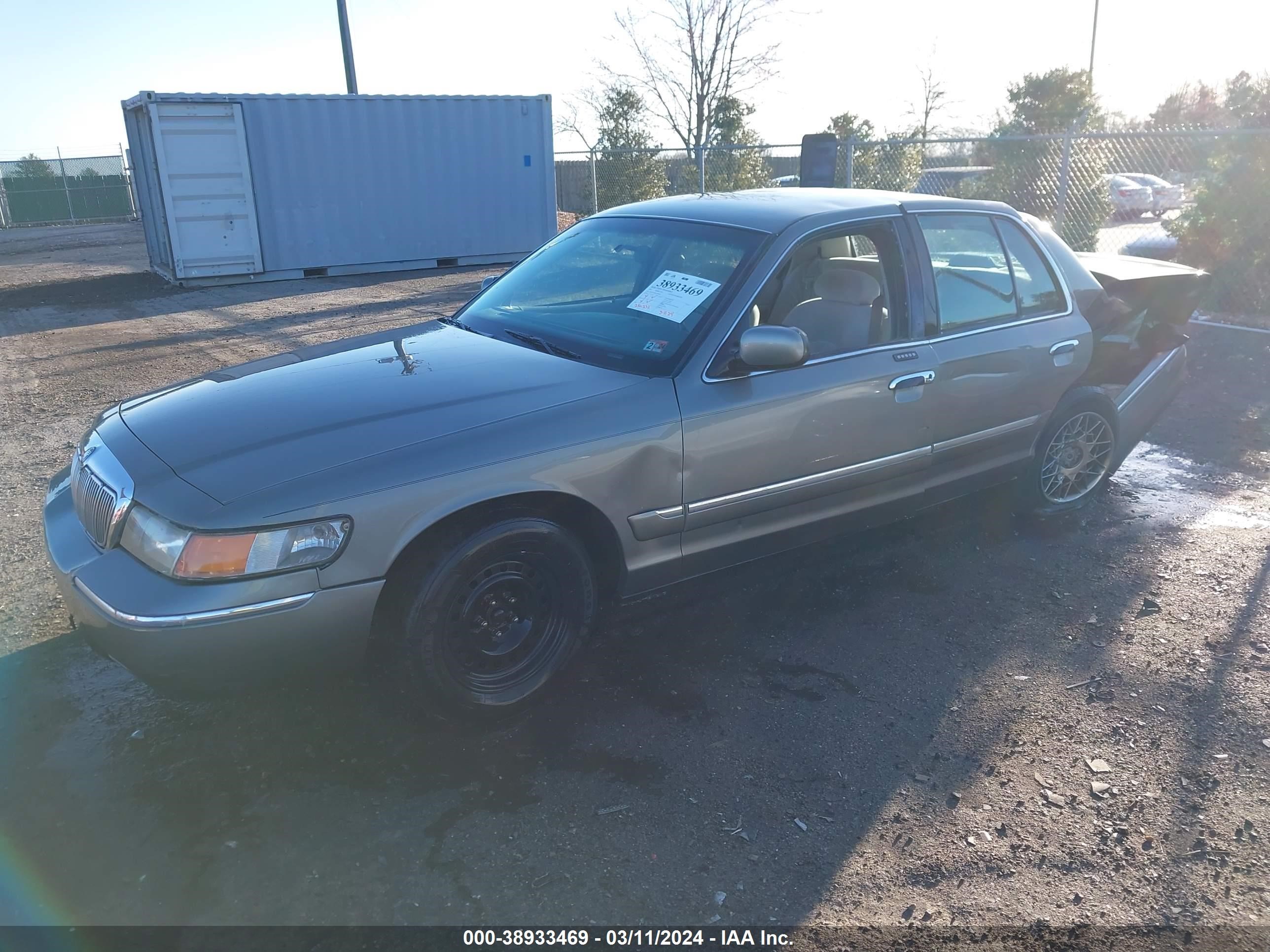 Photo 1 VIN: 2MEFM74W41X608465 - MERCURY GRAND MARQUIS 