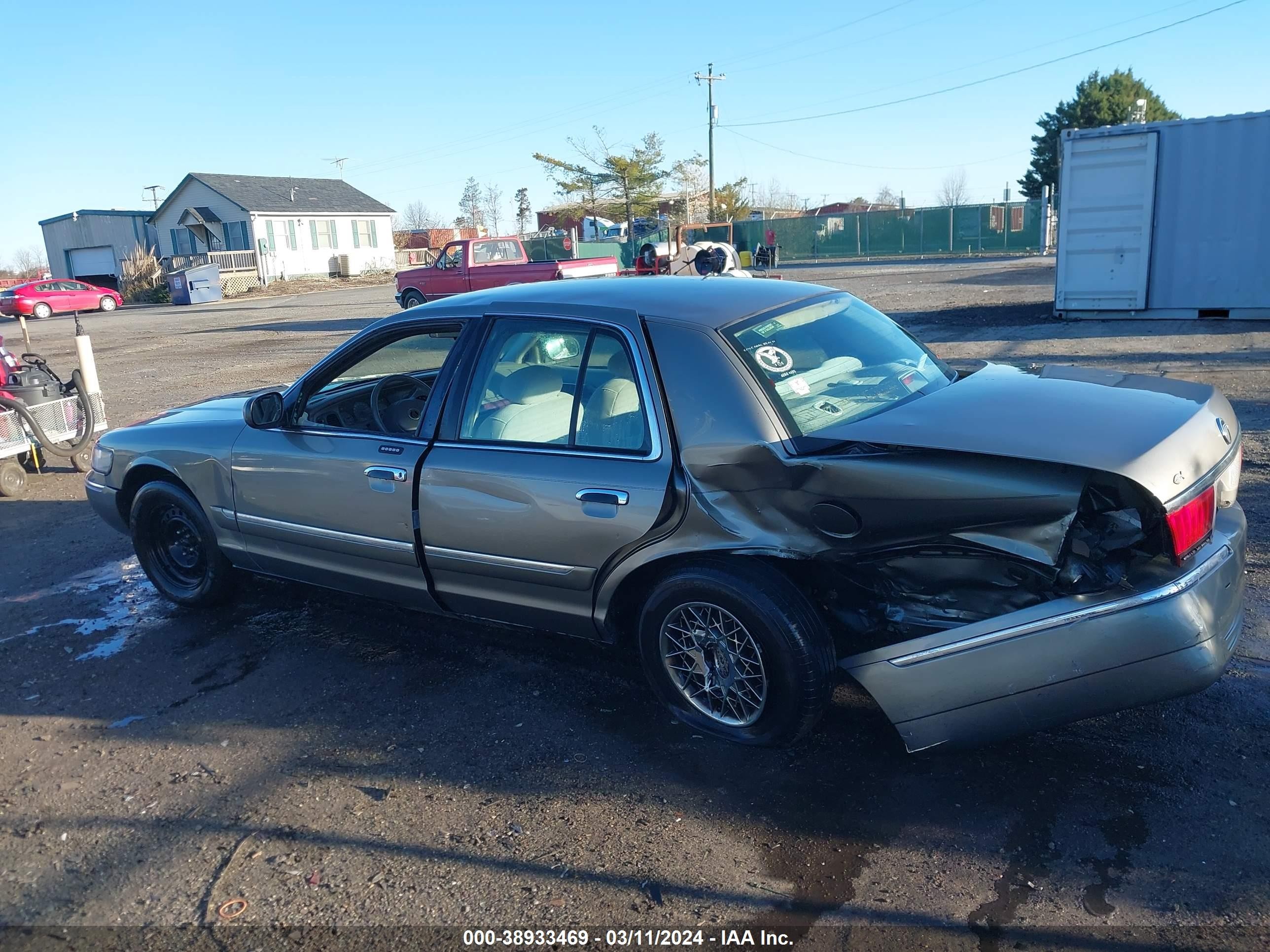 Photo 13 VIN: 2MEFM74W41X608465 - MERCURY GRAND MARQUIS 