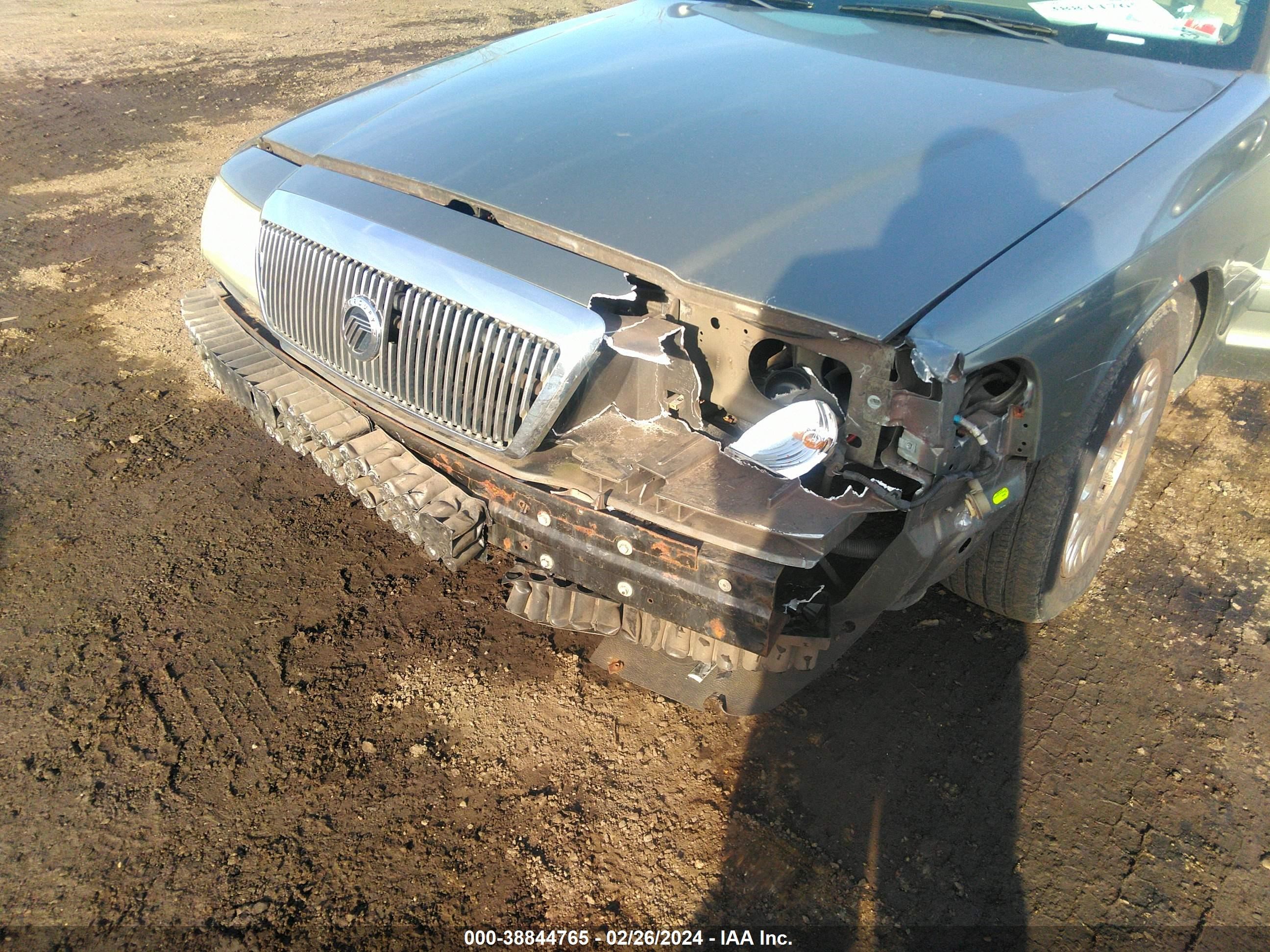 Photo 5 VIN: 2MEFM74W43X619209 - MERCURY GRAND MARQUIS 