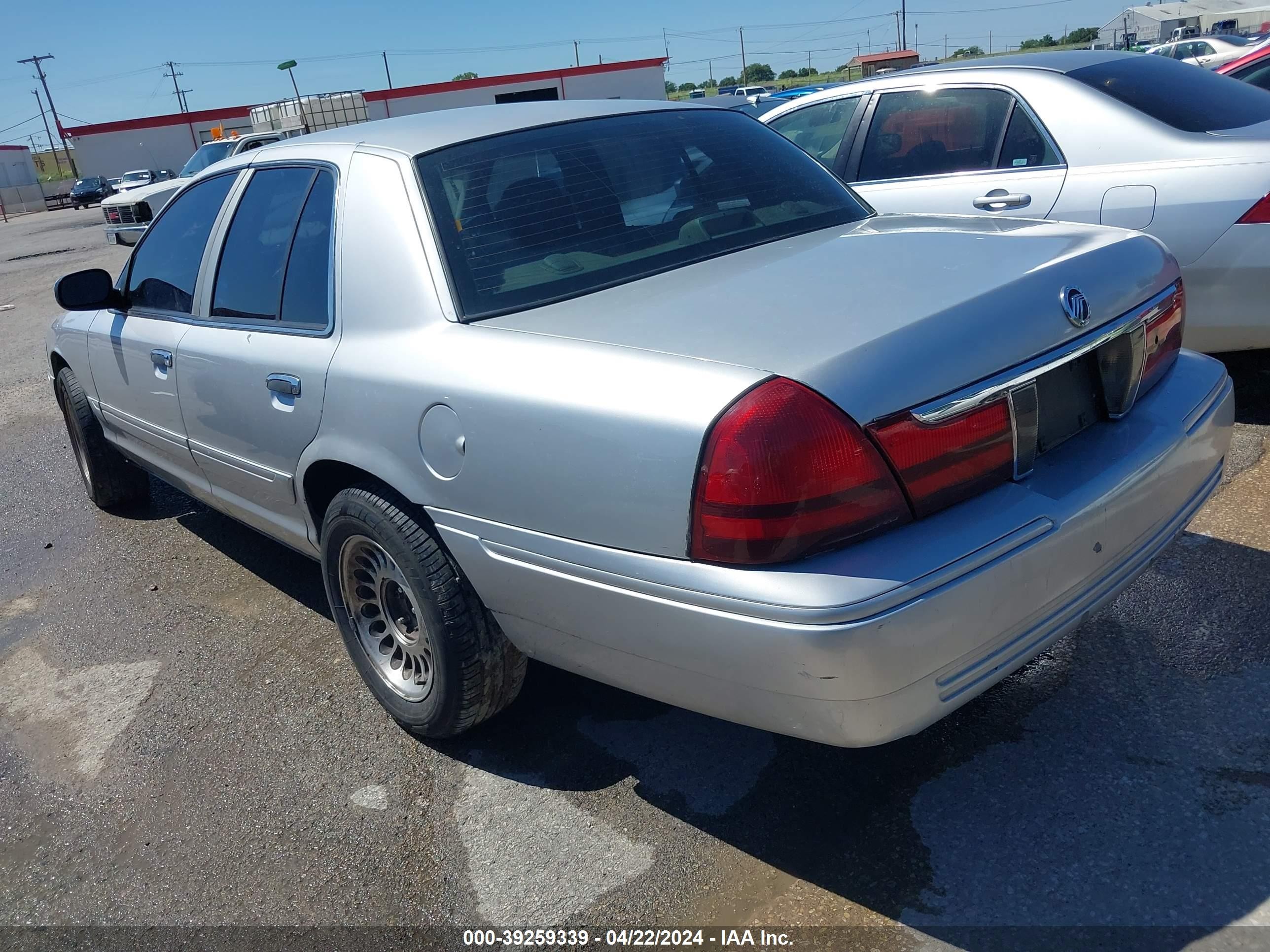 Photo 2 VIN: 2MEFM74W44X612231 - MERCURY GRAND MARQUIS 