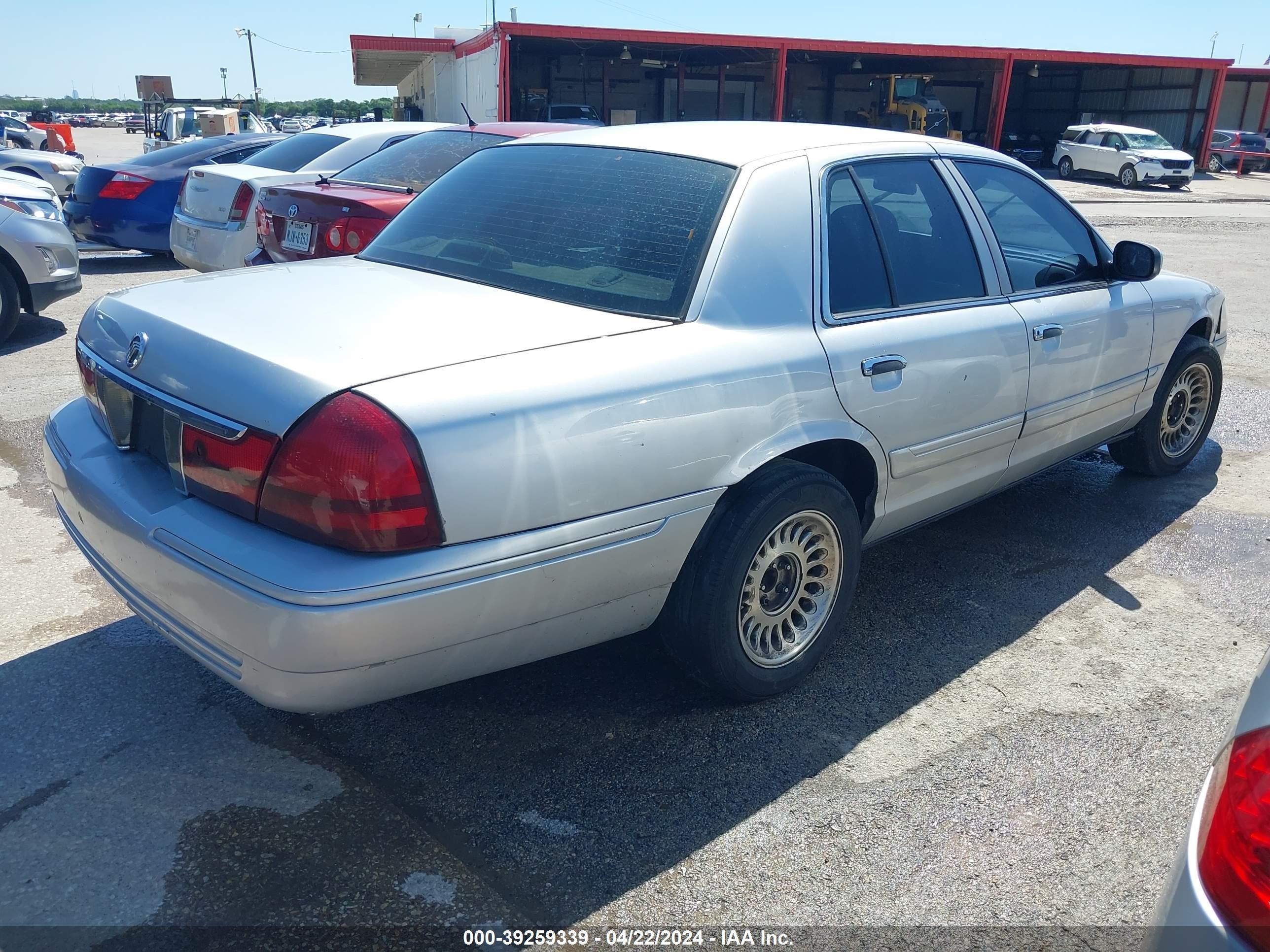 Photo 3 VIN: 2MEFM74W44X612231 - MERCURY GRAND MARQUIS 