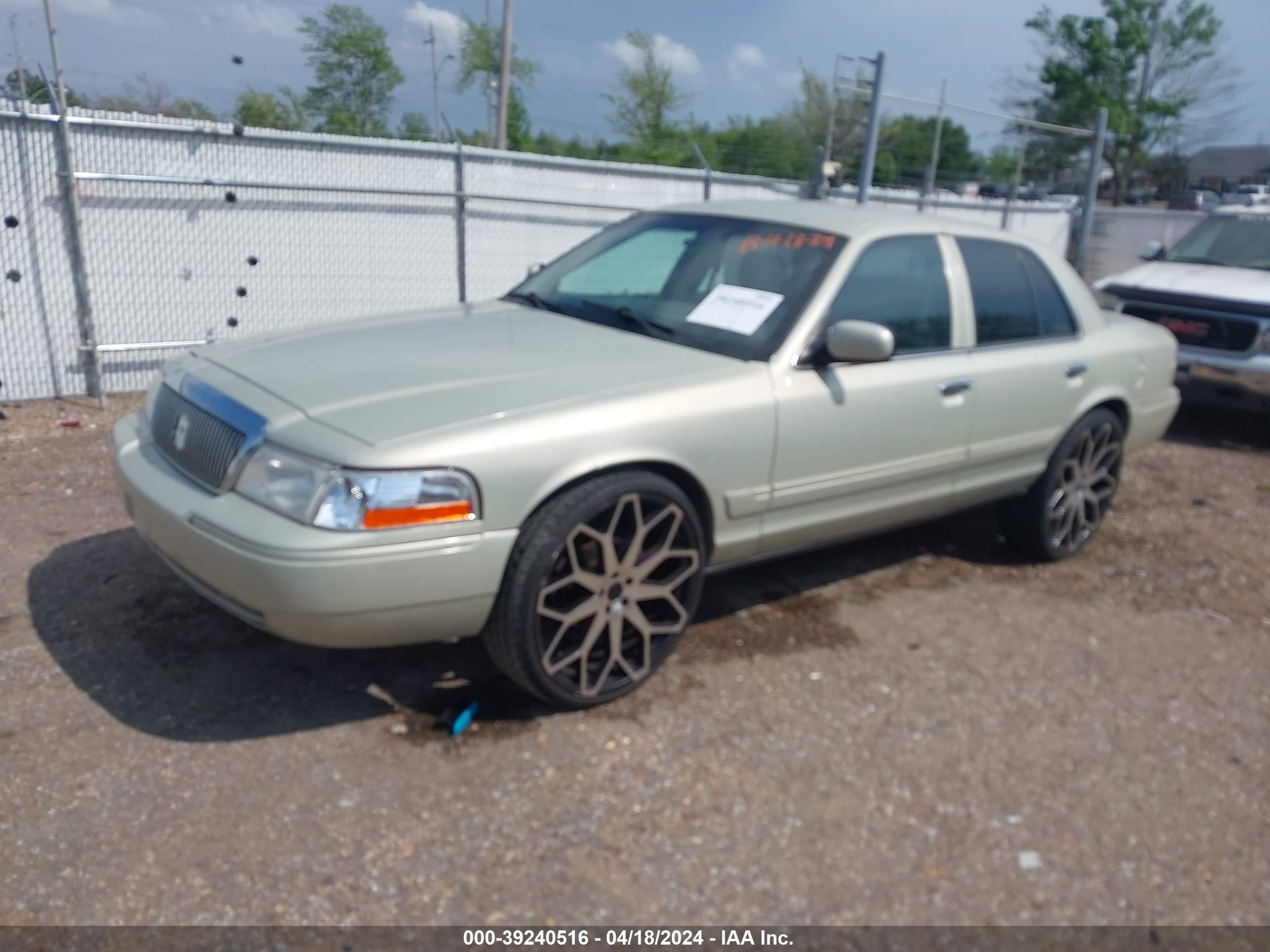 Photo 1 VIN: 2MEFM74W44X622807 - MERCURY GRAND MARQUIS 