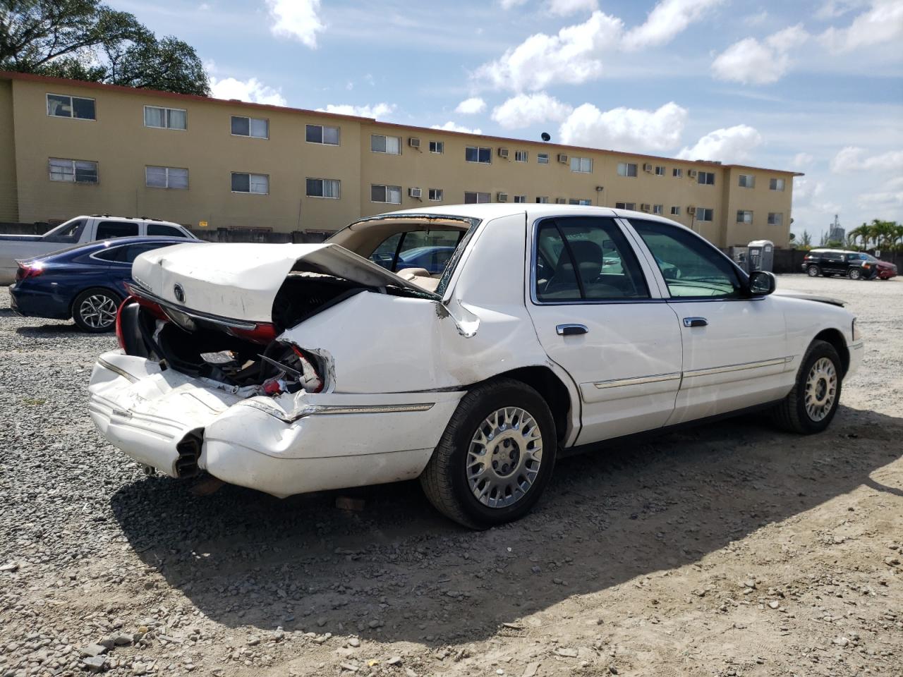 Photo 2 VIN: 2MEFM74W44X642684 - MERCURY GRAND MARQUIS 