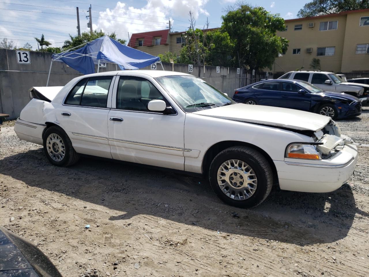 Photo 3 VIN: 2MEFM74W44X642684 - MERCURY GRAND MARQUIS 