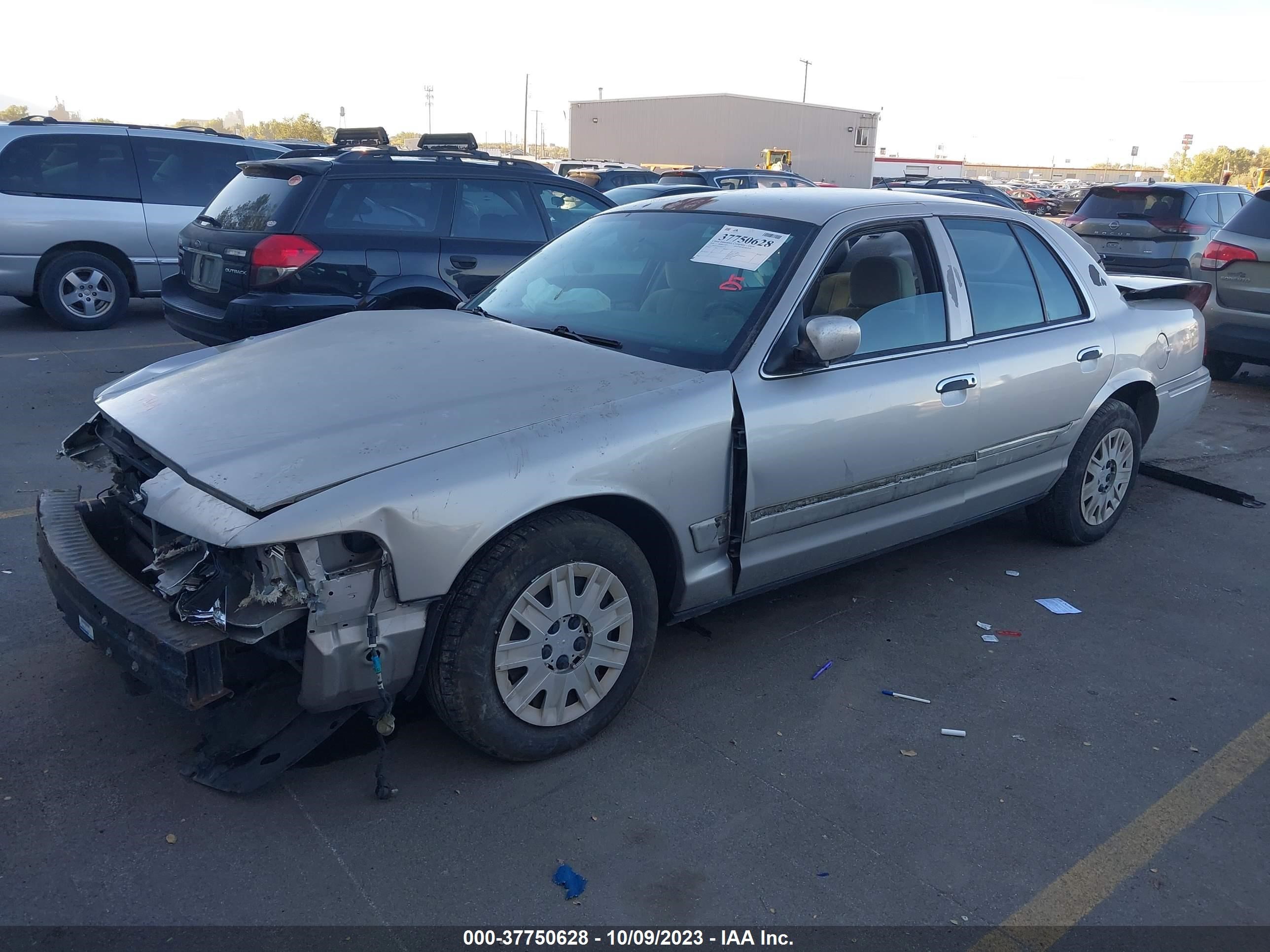 Photo 1 VIN: 2MEFM74W44X671215 - MERCURY GRAND MARQUIS 