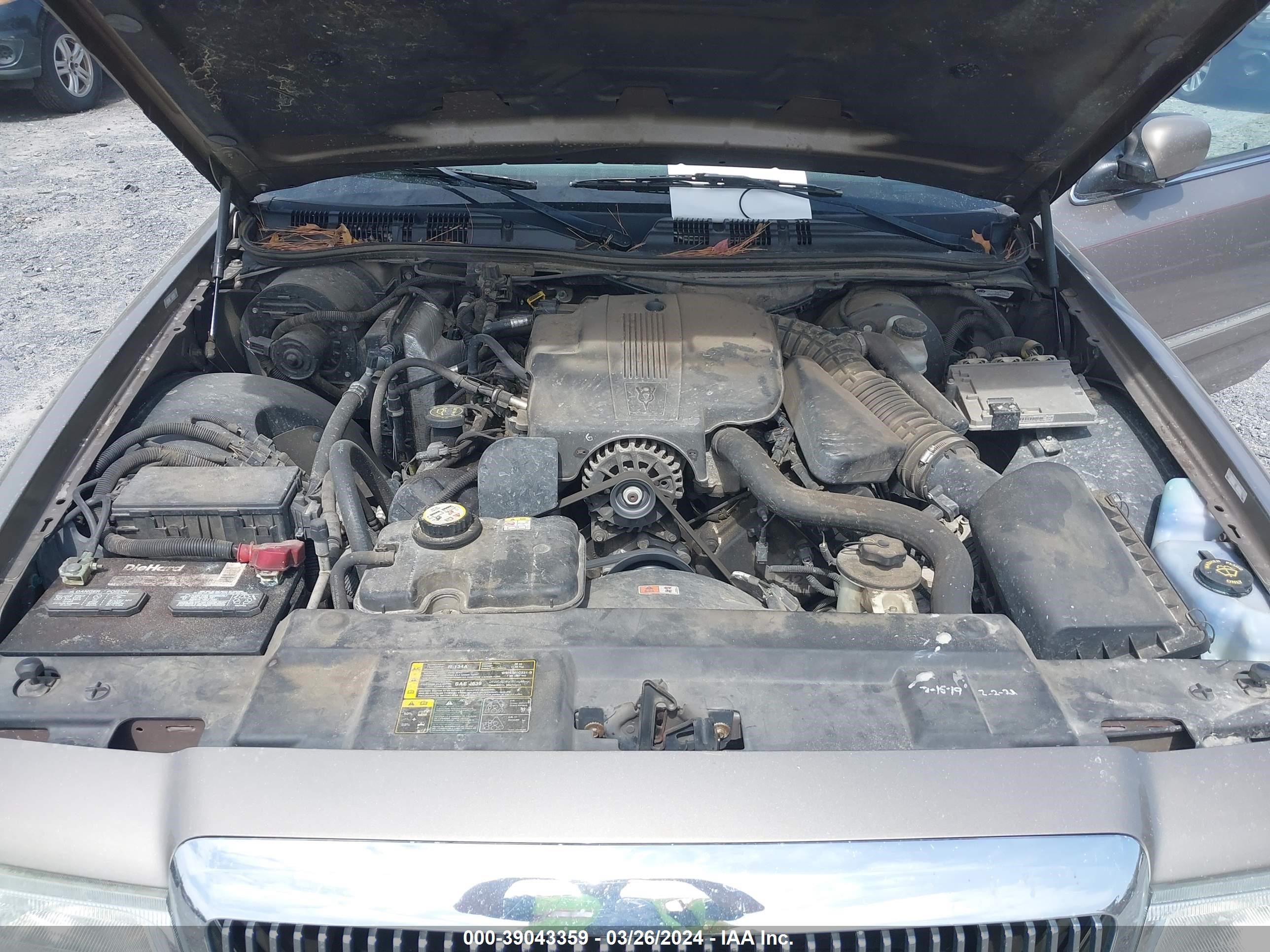 Photo 9 VIN: 2MEFM74W45X618211 - MERCURY GRAND MARQUIS 