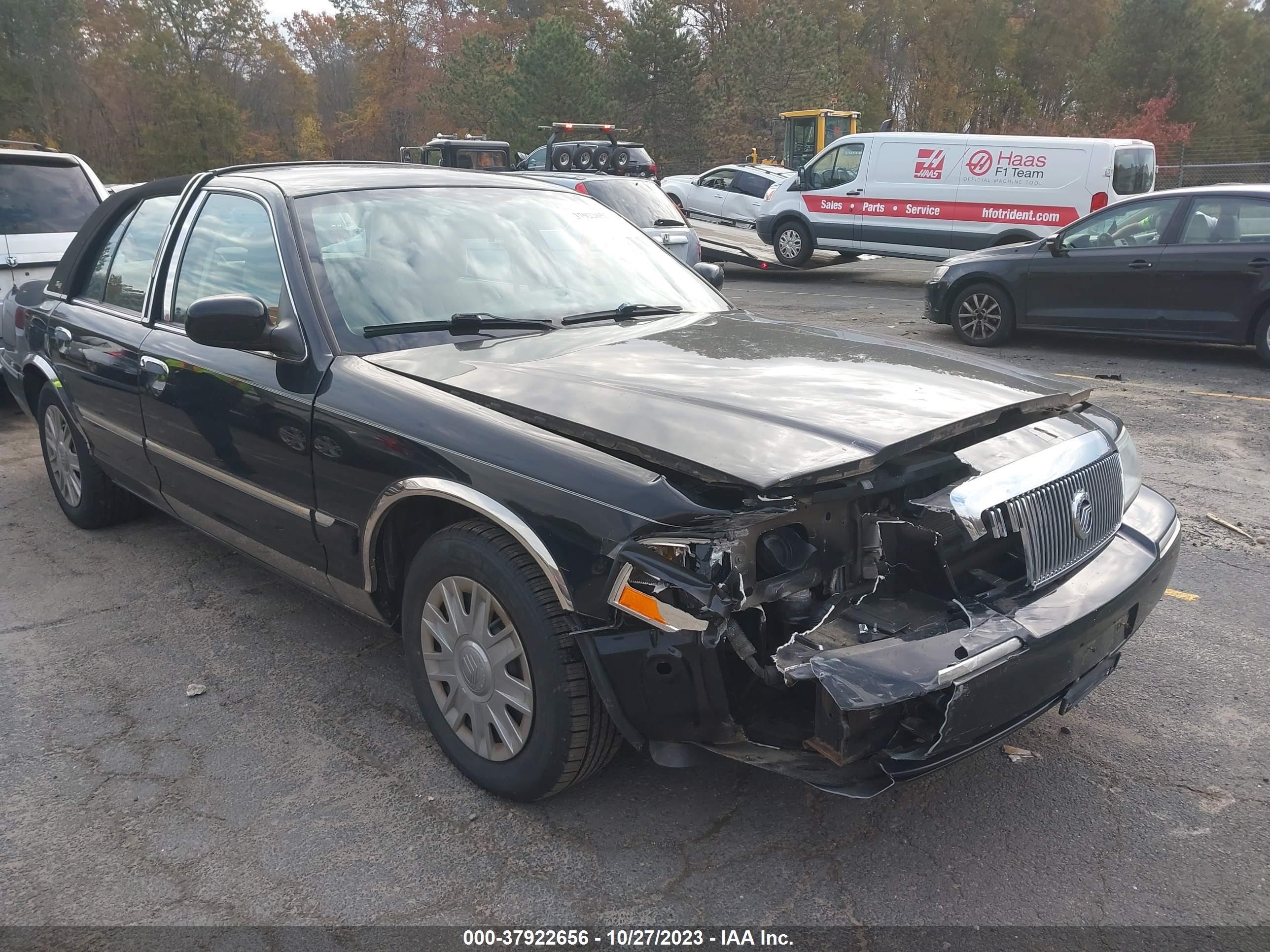 Photo 0 VIN: 2MEFM74W45X627975 - MERCURY GRAND MARQUIS 