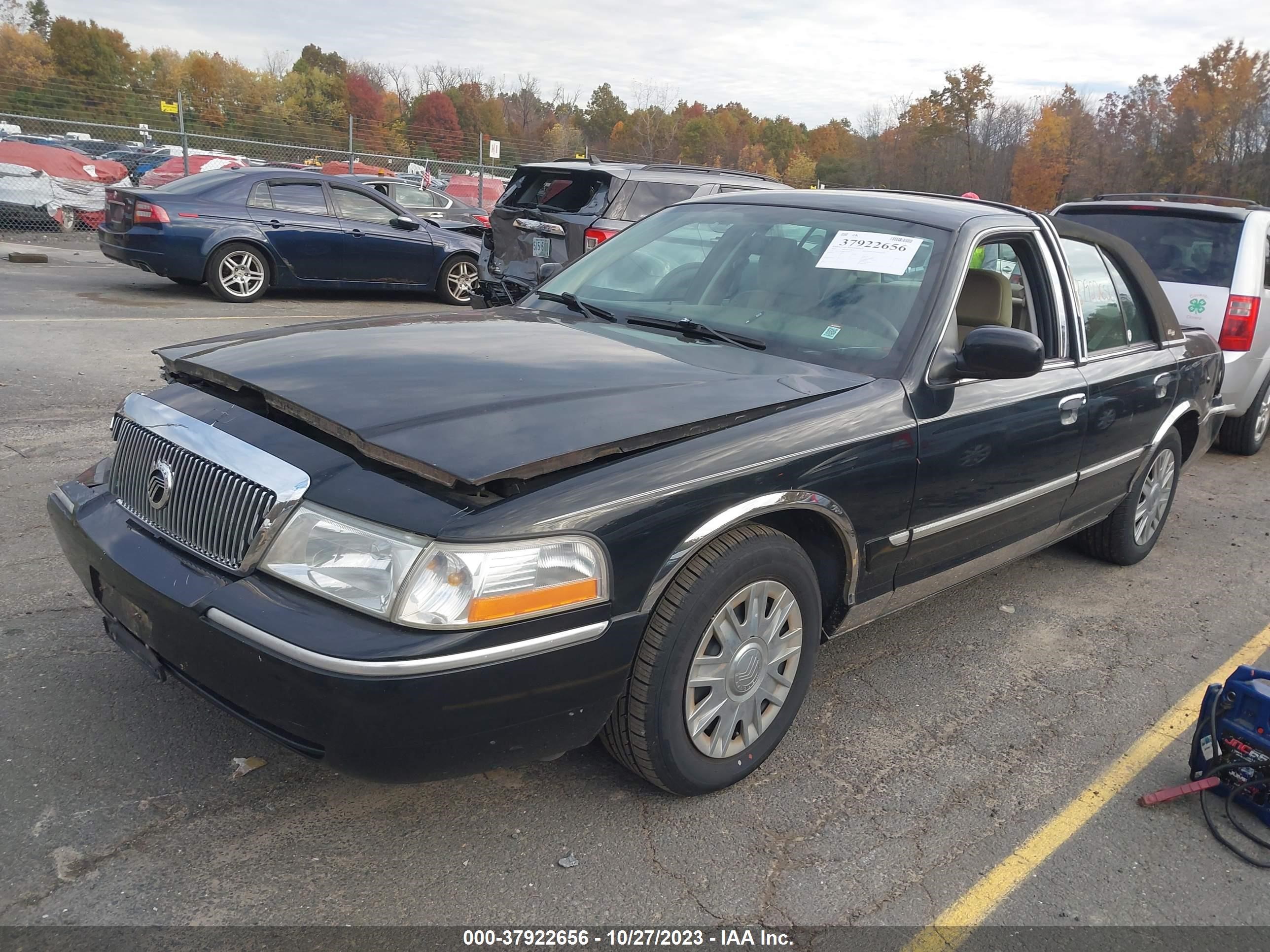 Photo 1 VIN: 2MEFM74W45X627975 - MERCURY GRAND MARQUIS 