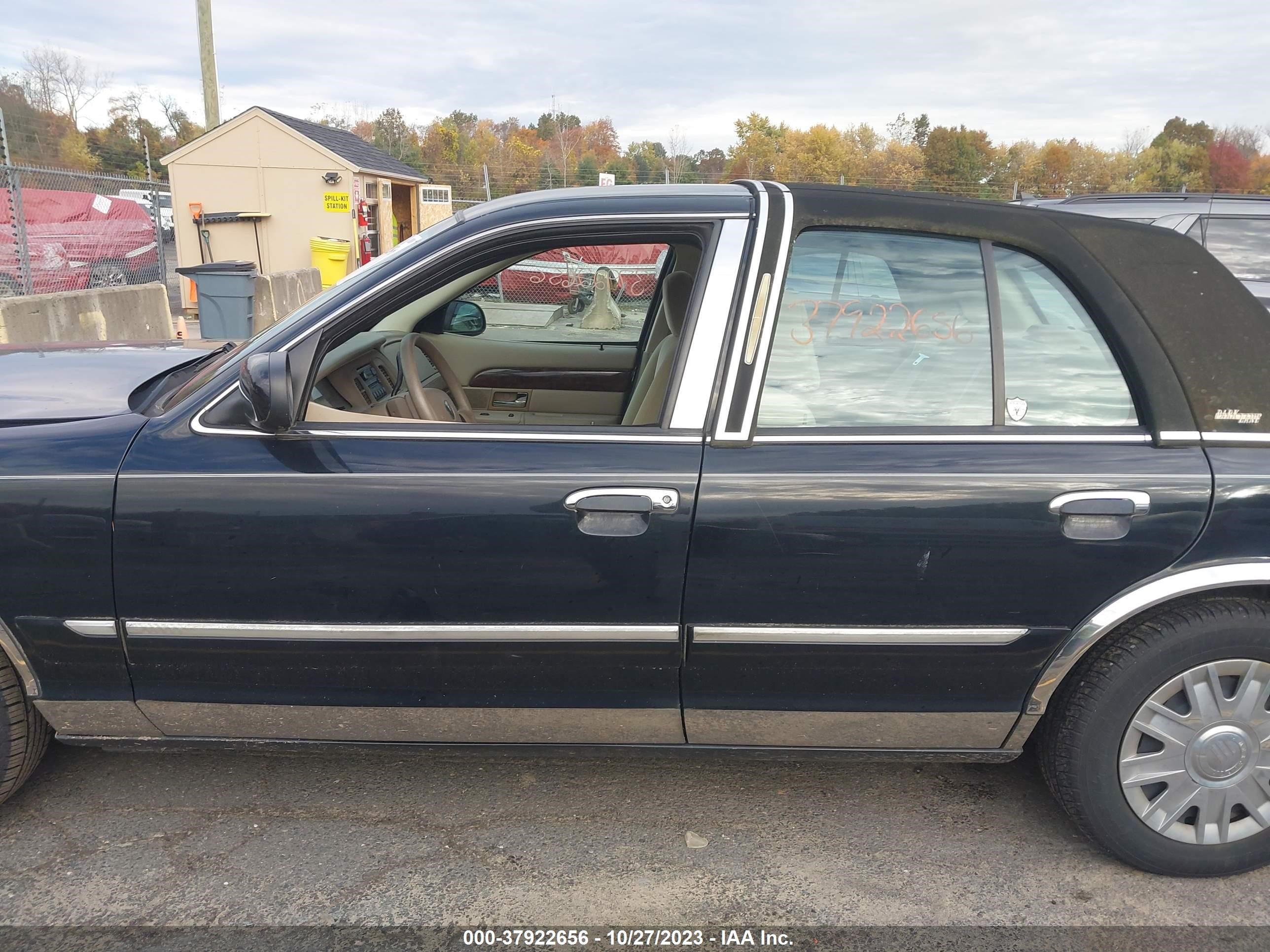 Photo 14 VIN: 2MEFM74W45X627975 - MERCURY GRAND MARQUIS 