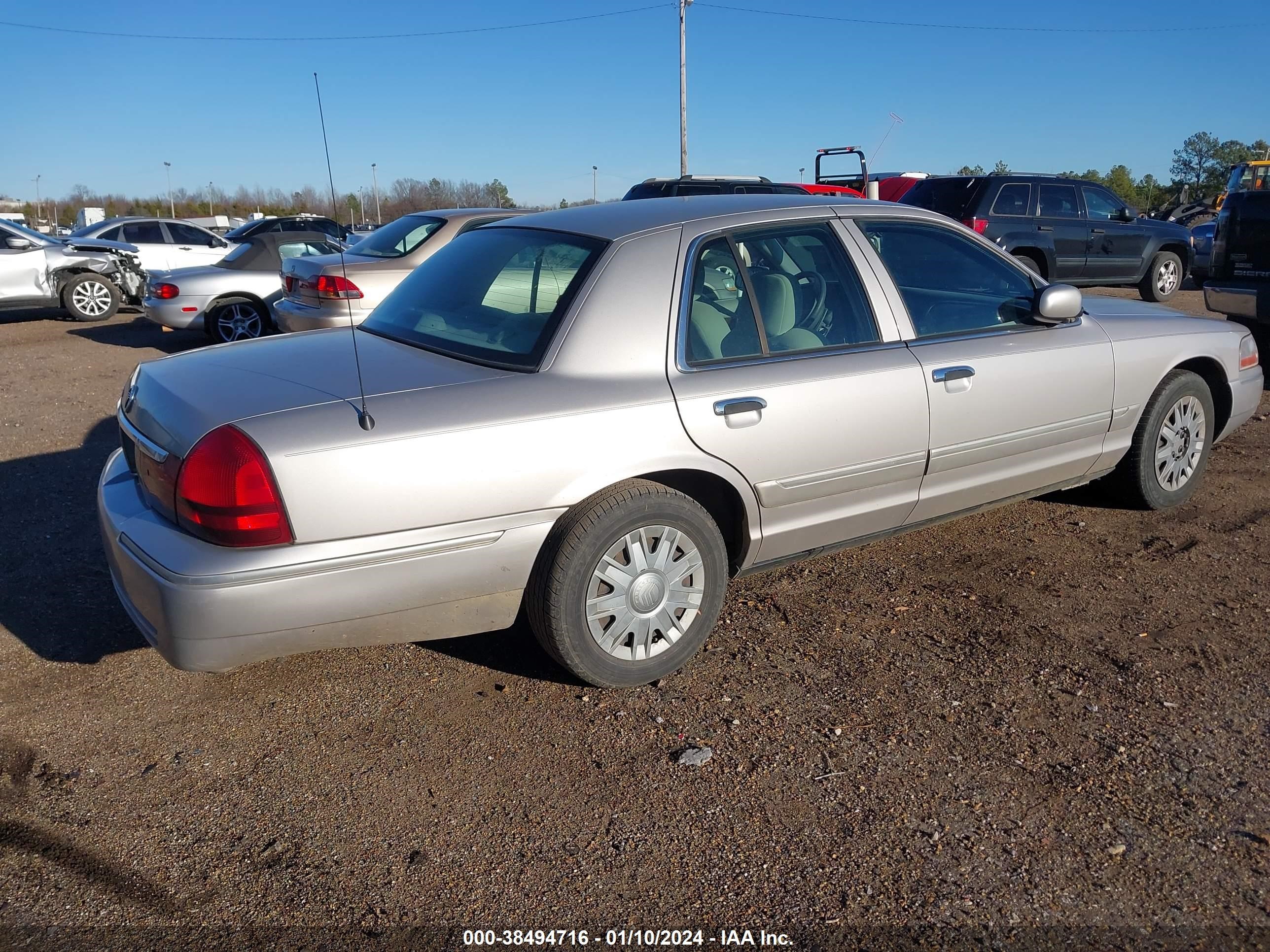 Photo 3 VIN: 2MEFM74W45X646672 - MERCURY GRAND MARQUIS 