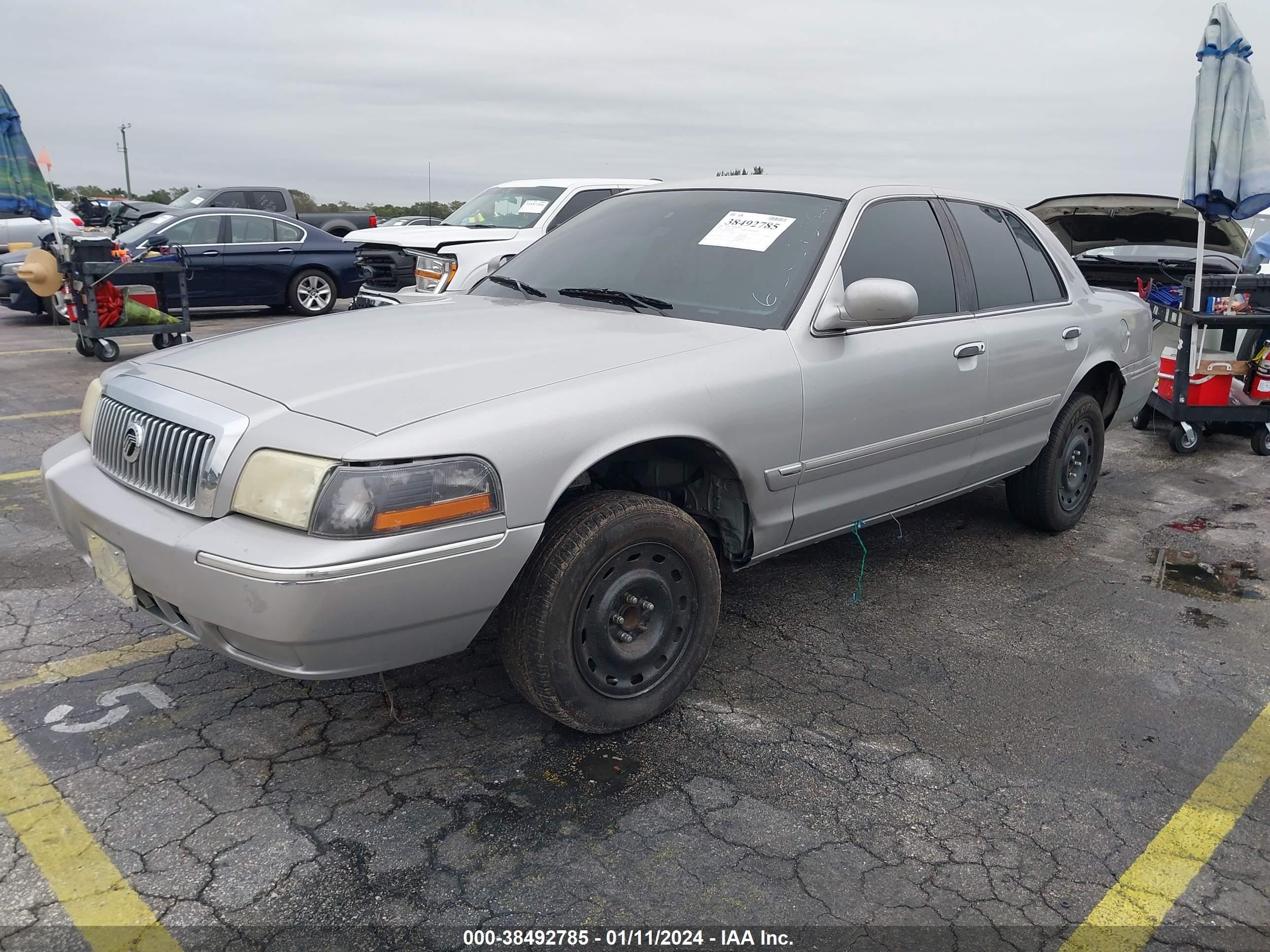 Photo 1 VIN: 2MEFM74W46X632515 - MERCURY GRAND MARQUIS 