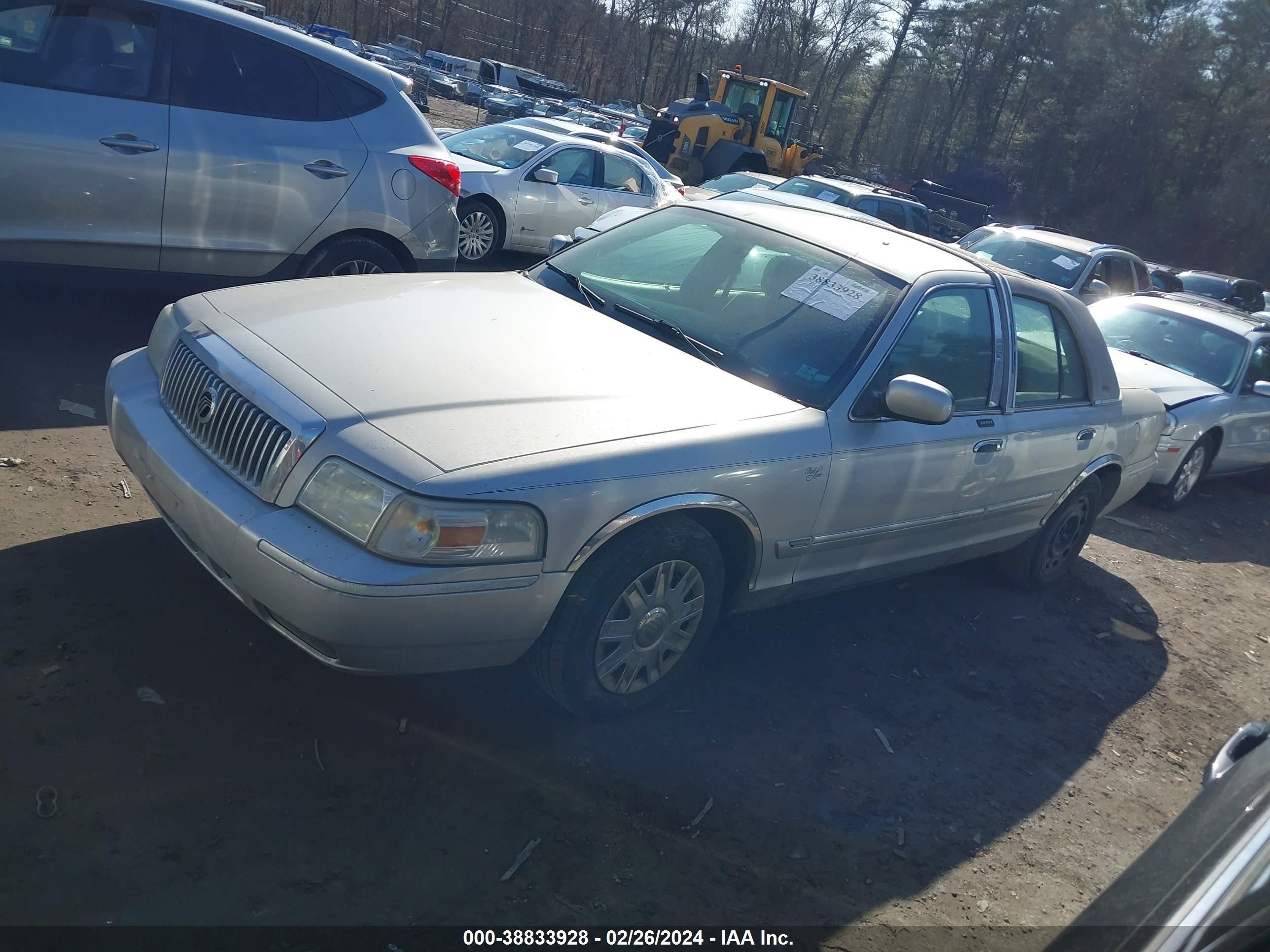 Photo 1 VIN: 2MEFM74W47X615652 - MERCURY GRAND MARQUIS 