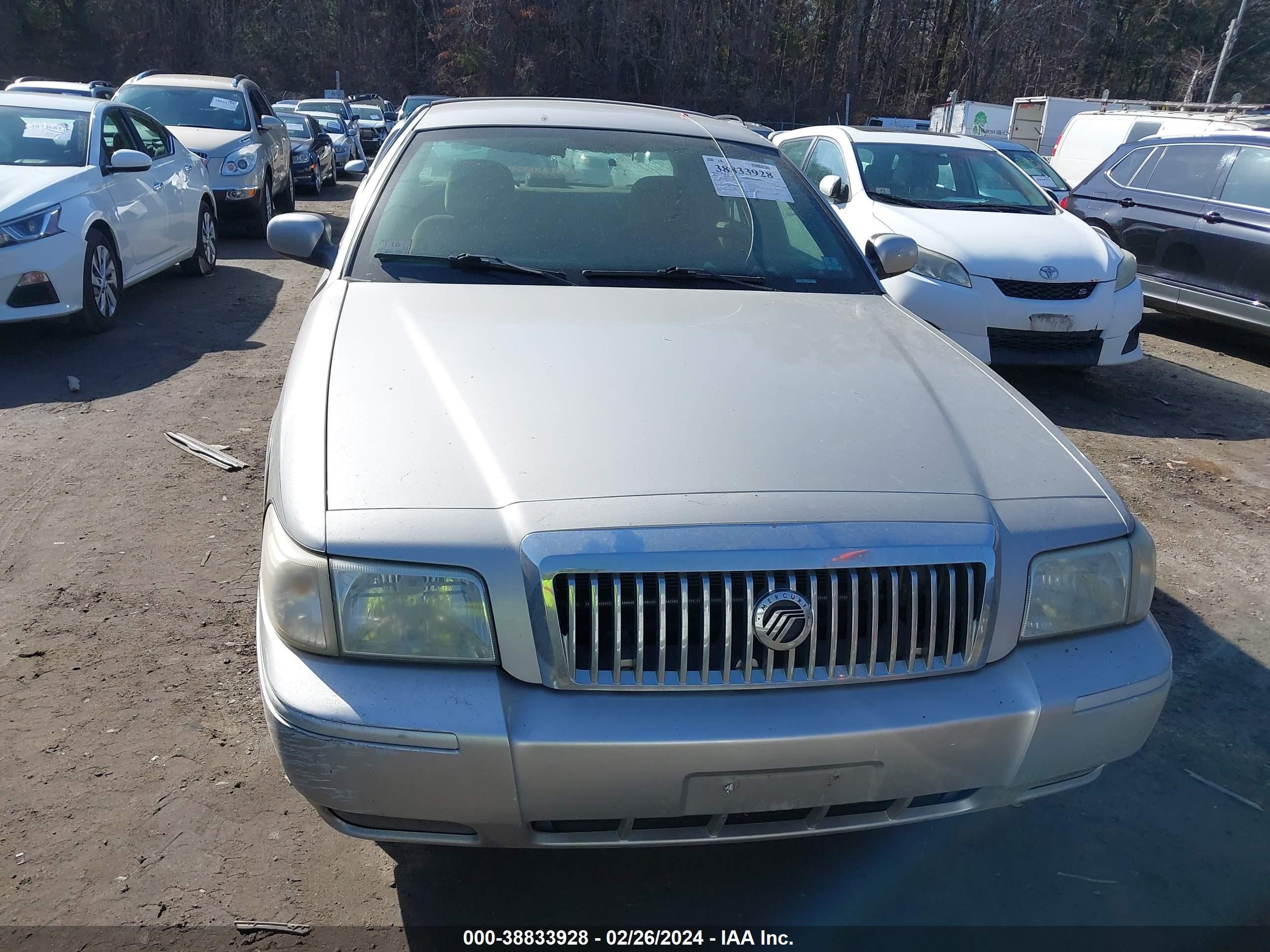 Photo 5 VIN: 2MEFM74W47X615652 - MERCURY GRAND MARQUIS 