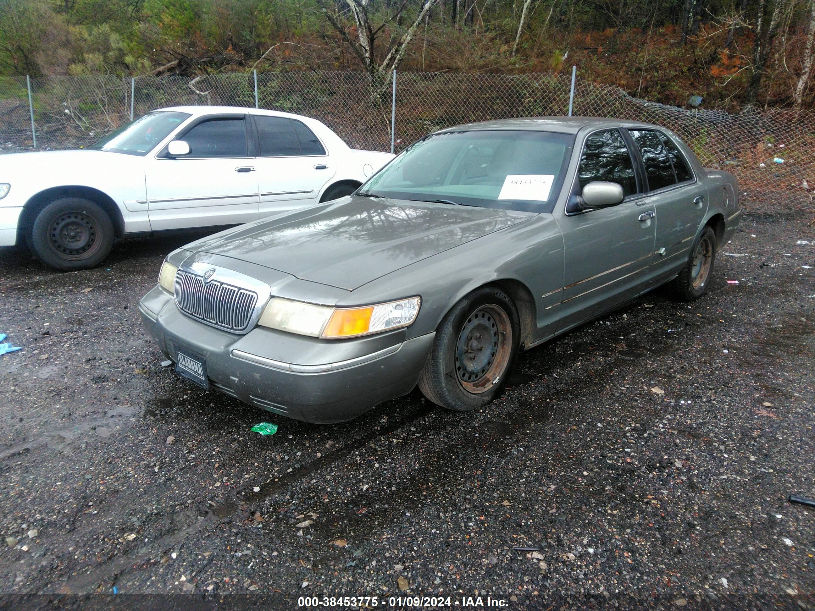 Photo 1 VIN: 2MEFM74W4WX603435 - MERCURY GRAND MARQUIS 