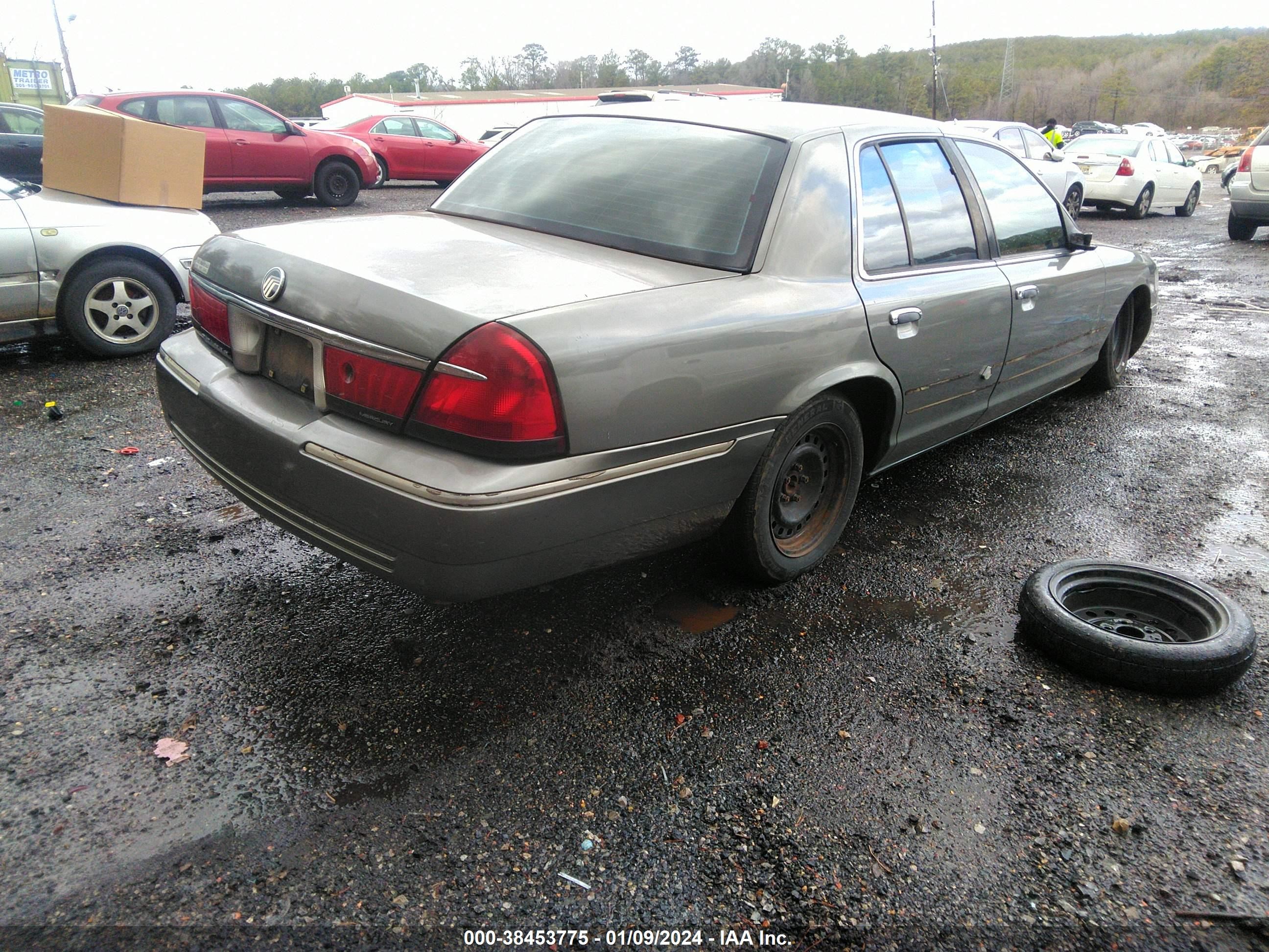 Photo 3 VIN: 2MEFM74W4WX603435 - MERCURY GRAND MARQUIS 