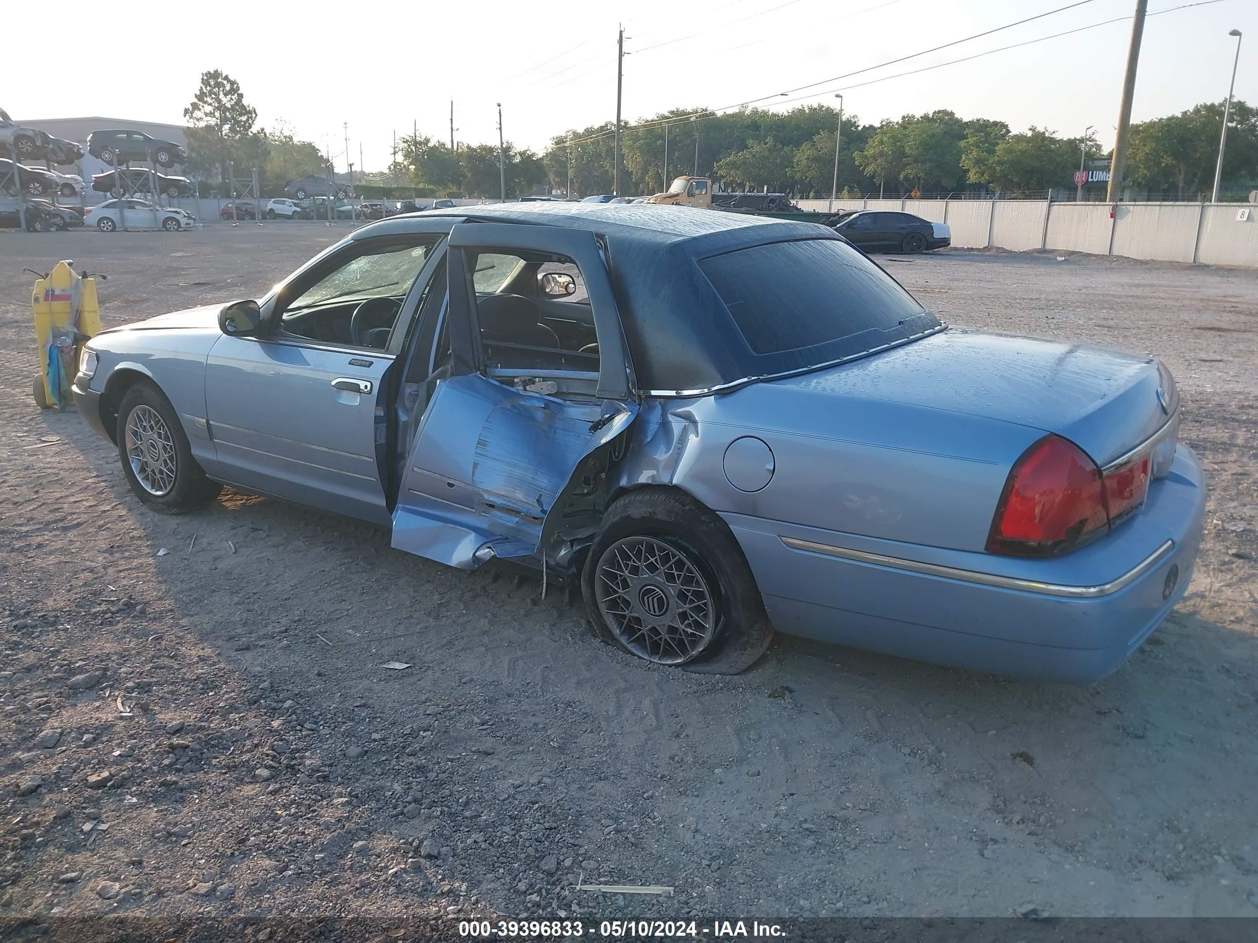 Photo 2 VIN: 2MEFM74W4WX676417 - MERCURY GRAND MARQUIS 