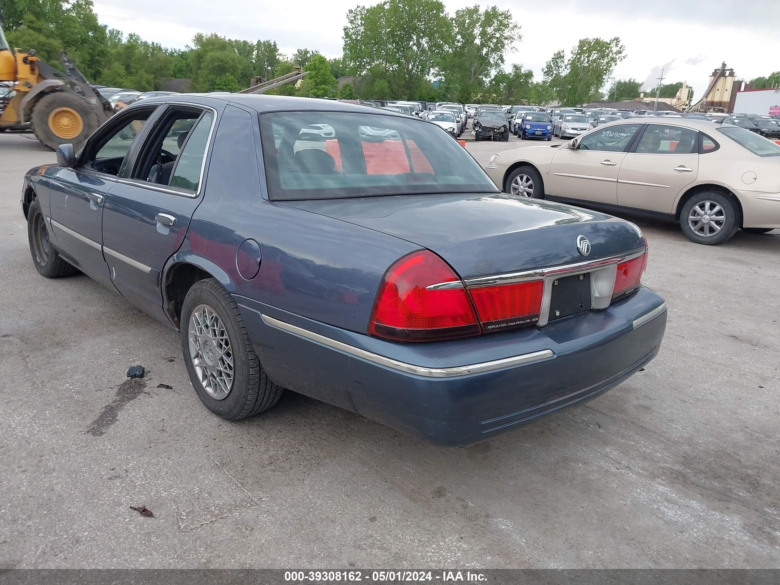 Photo 2 VIN: 2MEFM74W4WX681486 - MERCURY GRAND MARQUIS 