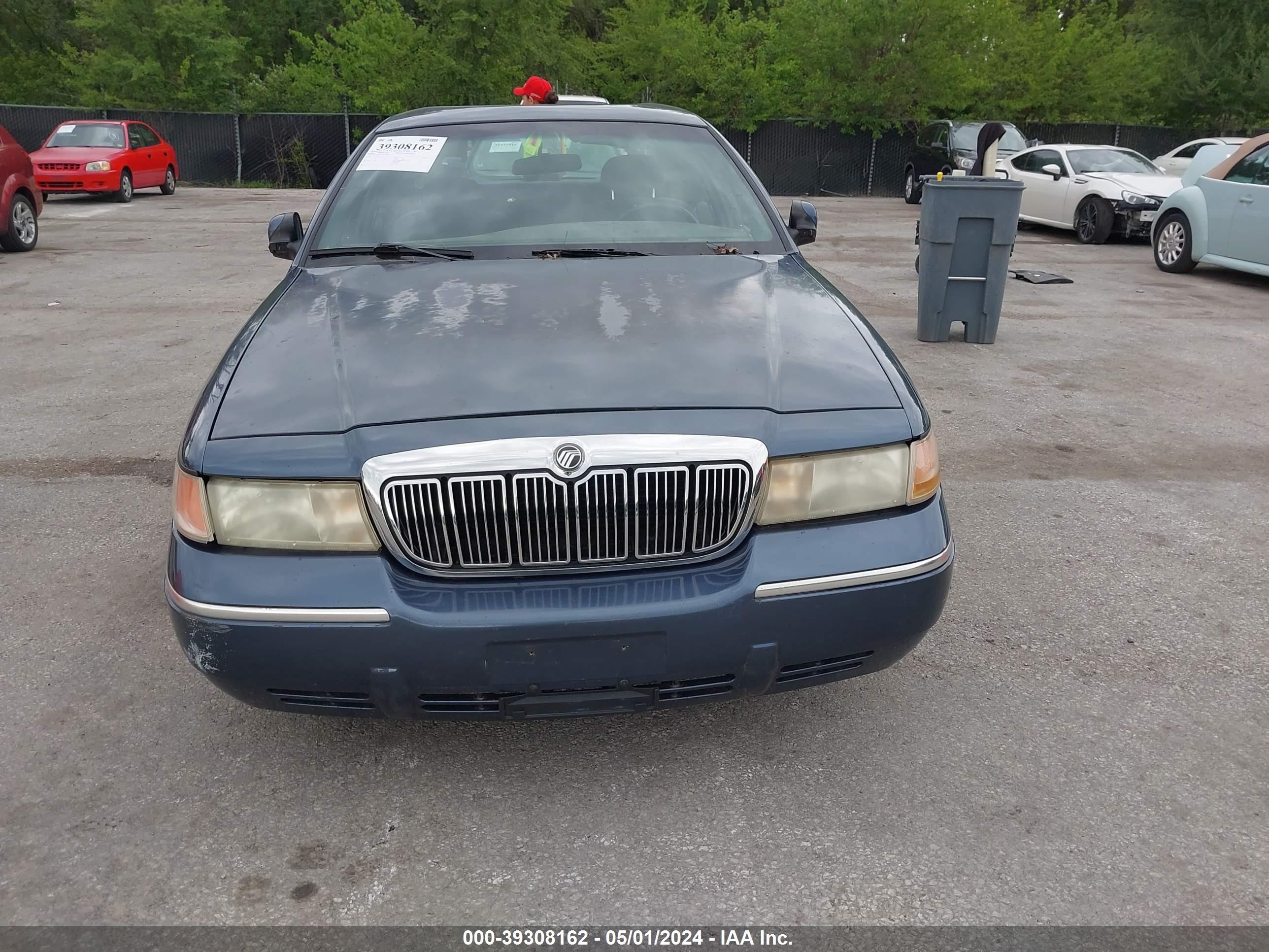 Photo 5 VIN: 2MEFM74W4WX681486 - MERCURY GRAND MARQUIS 