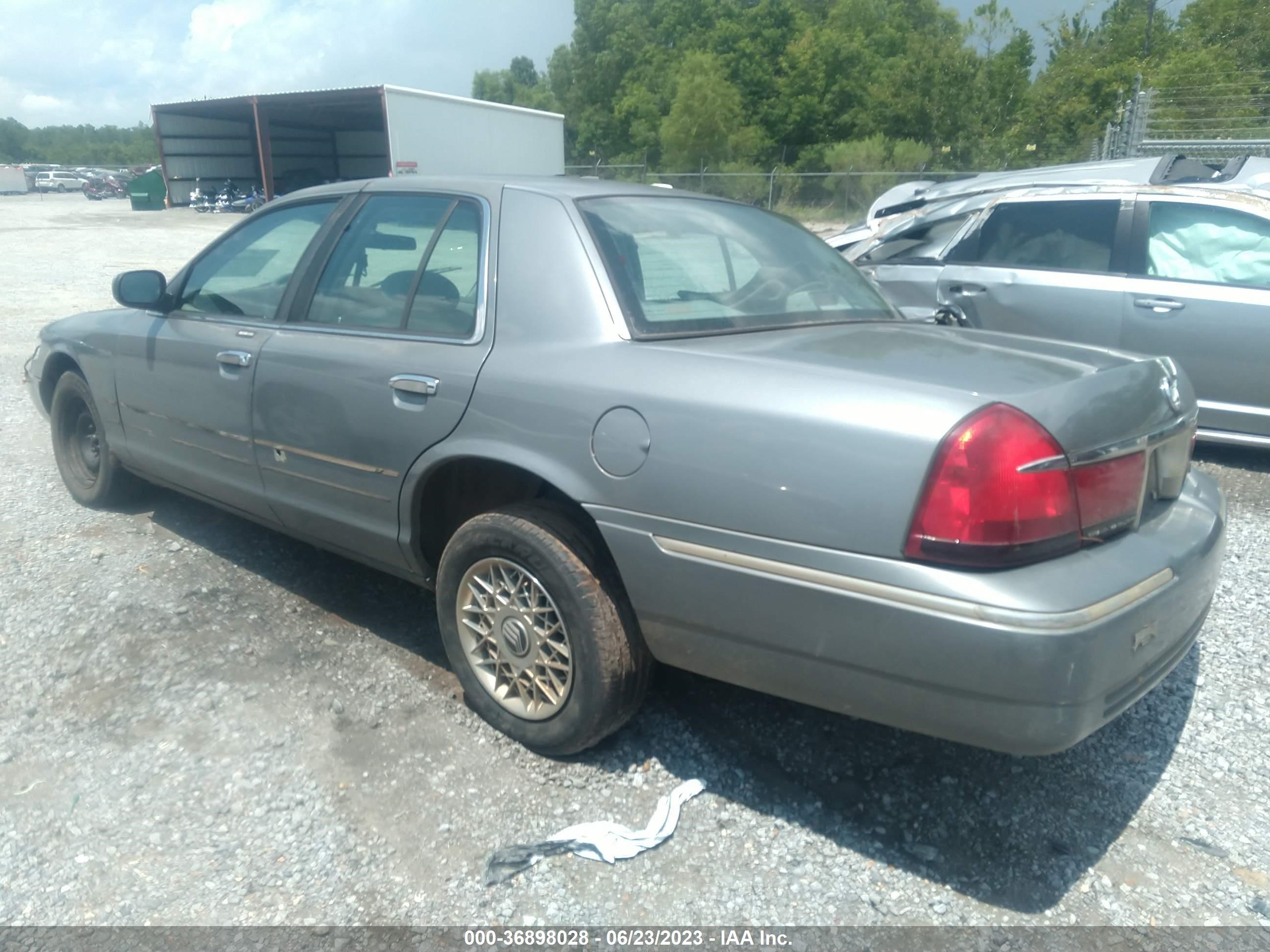 Photo 2 VIN: 2MEFM74W4XX655570 - MERCURY GRAND MARQUIS 