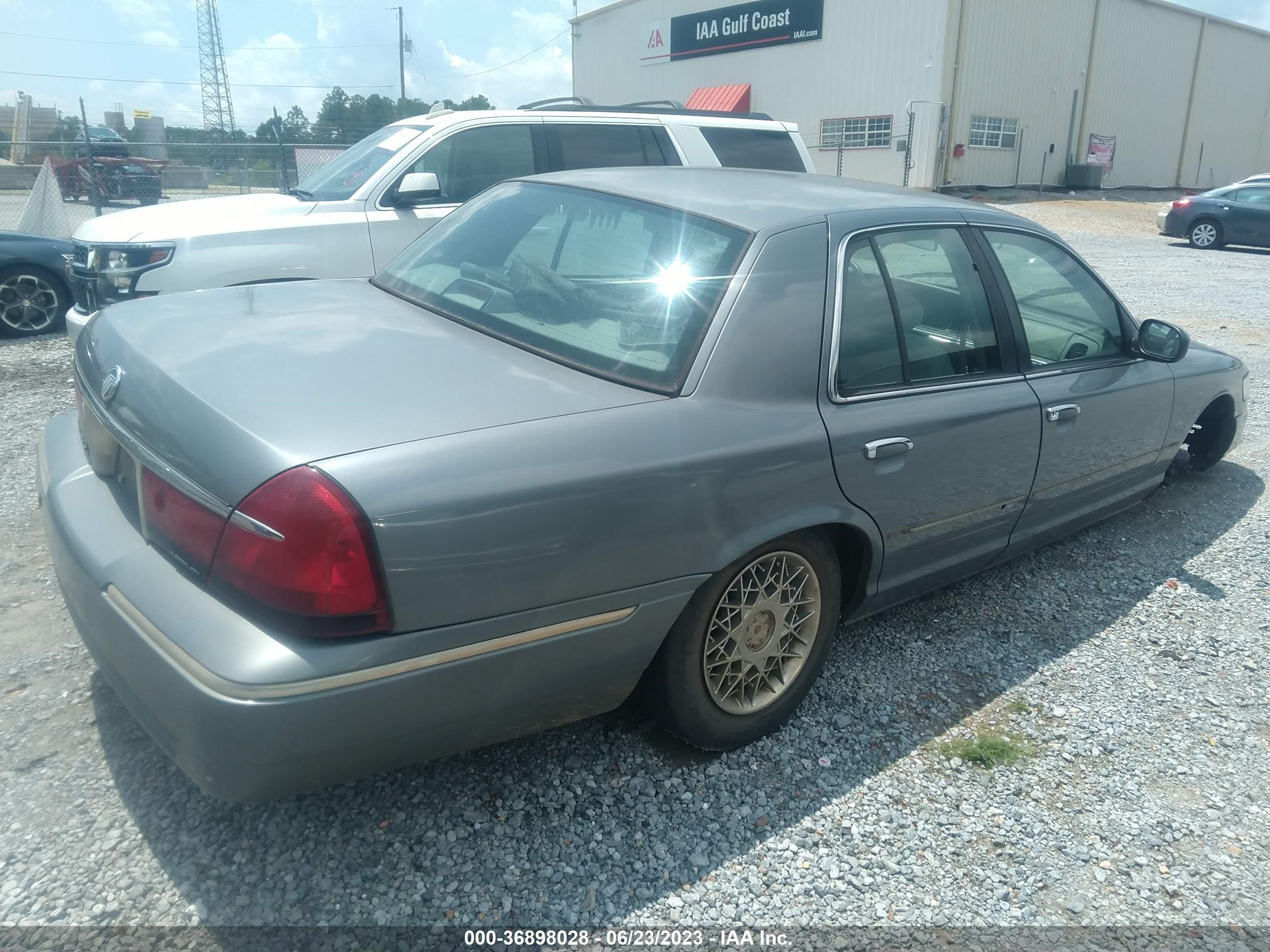 Photo 3 VIN: 2MEFM74W4XX655570 - MERCURY GRAND MARQUIS 