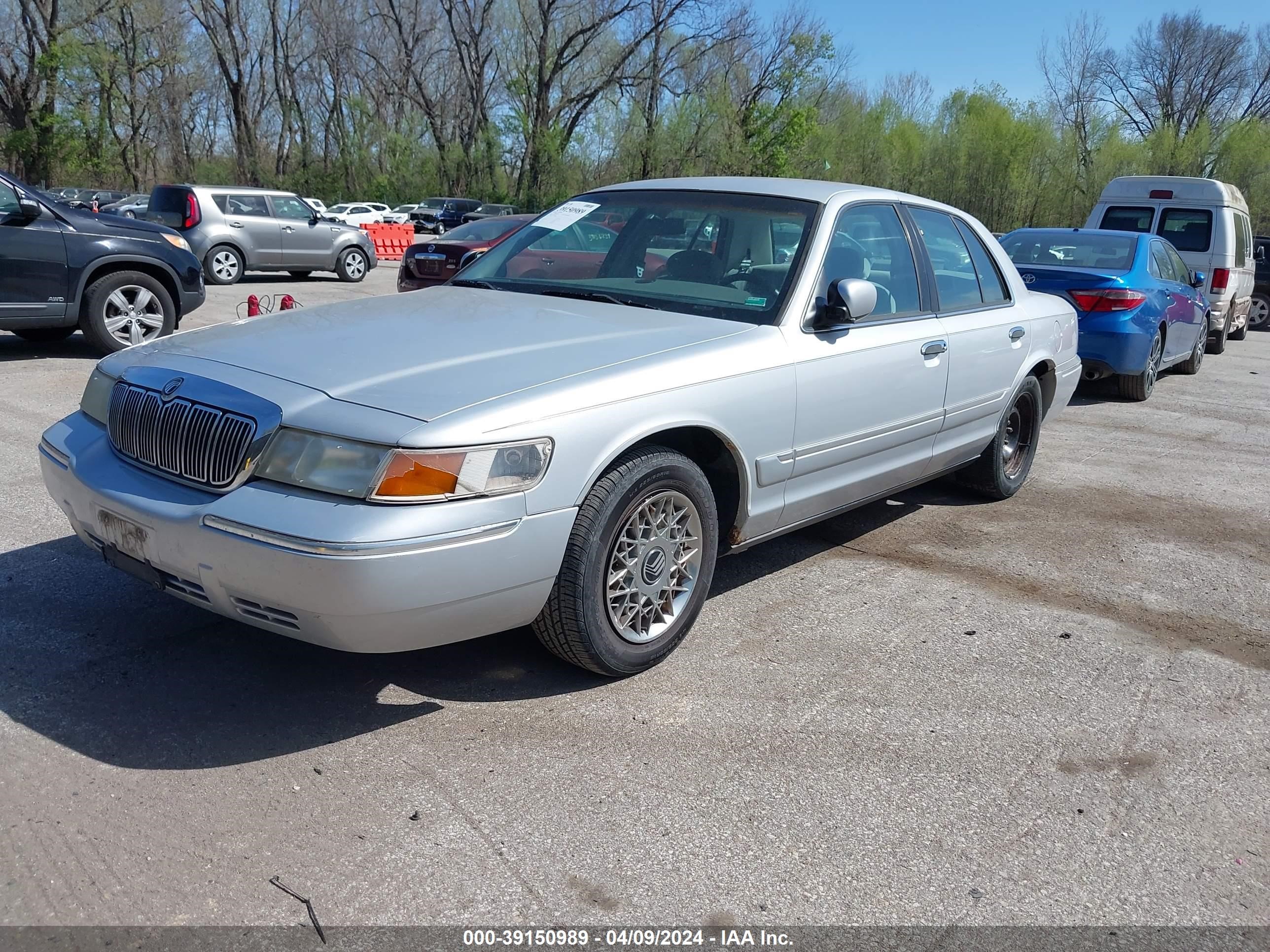 Photo 1 VIN: 2MEFM74W4XX684311 - MERCURY GRAND MARQUIS 