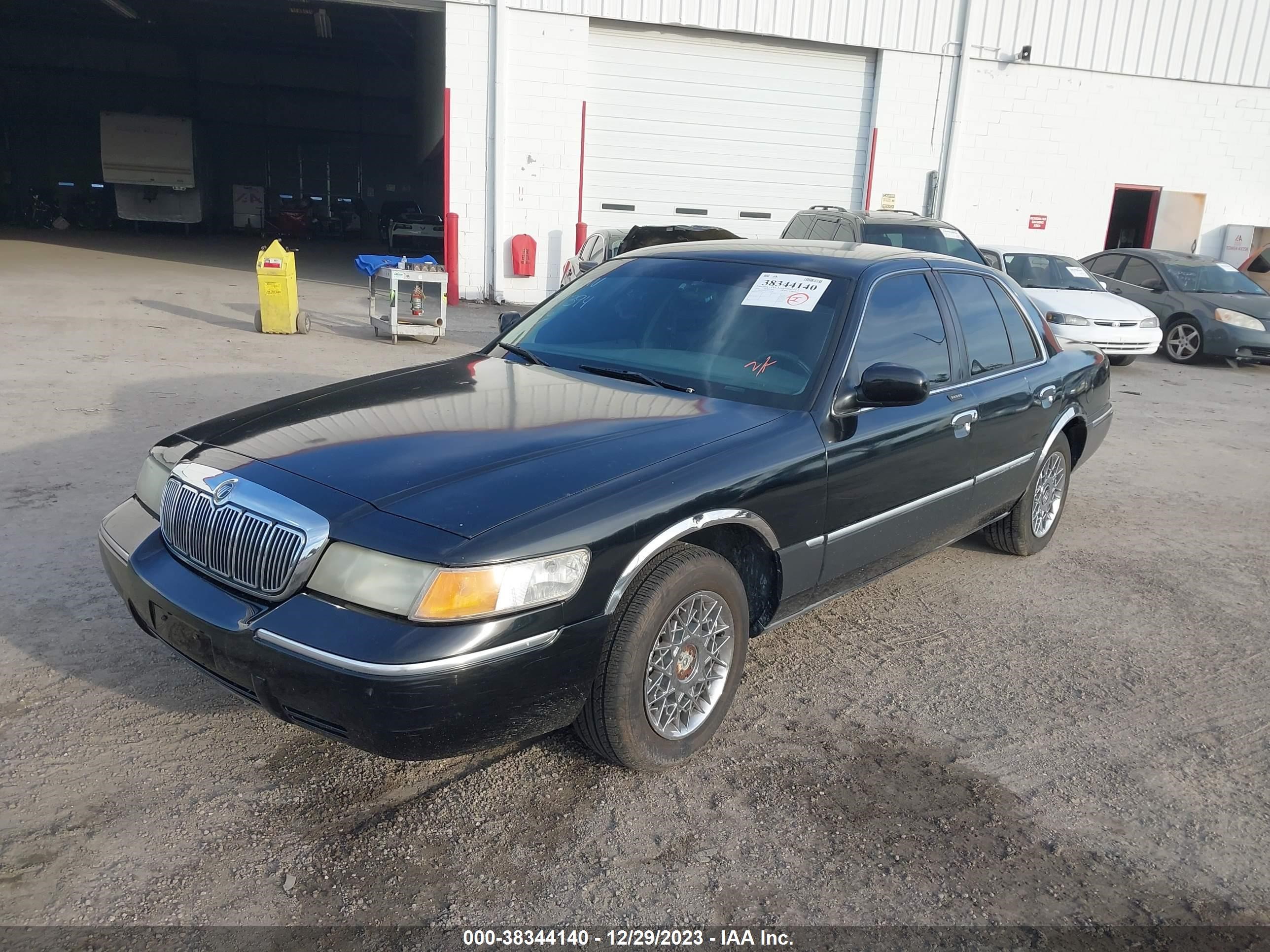 Photo 1 VIN: 2MEFM74W4YX641394 - MERCURY GRAND MARQUIS 