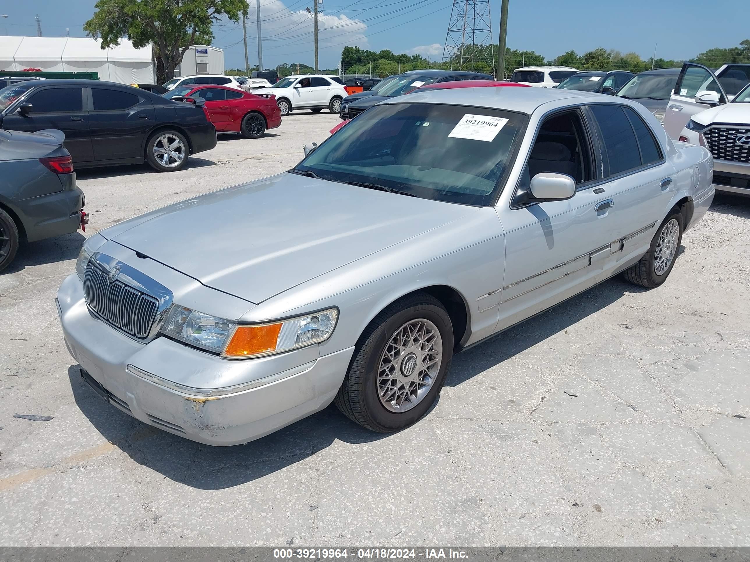 Photo 1 VIN: 2MEFM74W4YX647230 - MERCURY GRAND MARQUIS 