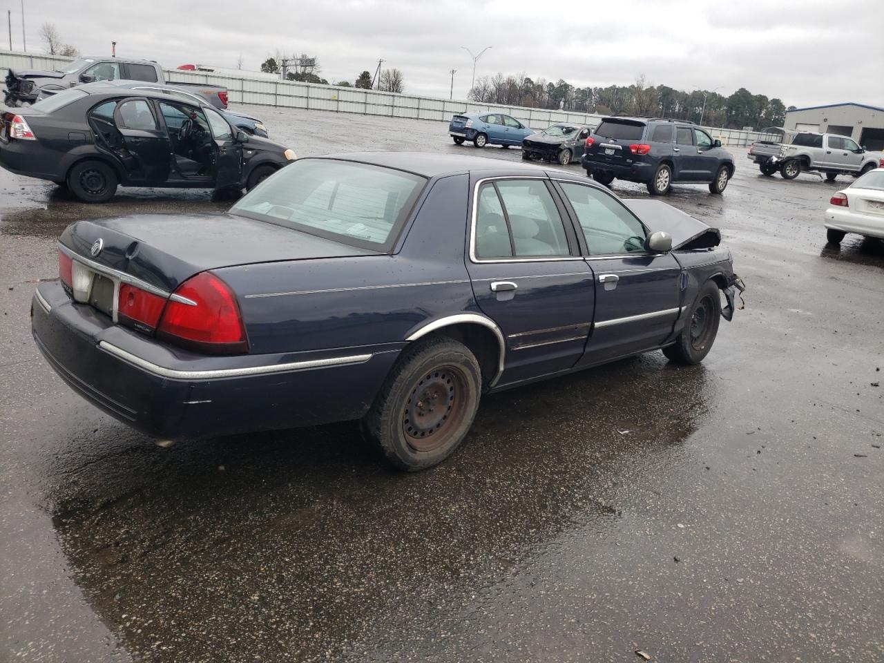 Photo 2 VIN: 2MEFM74W51X652362 - MERCURY GRAND MARQUIS 