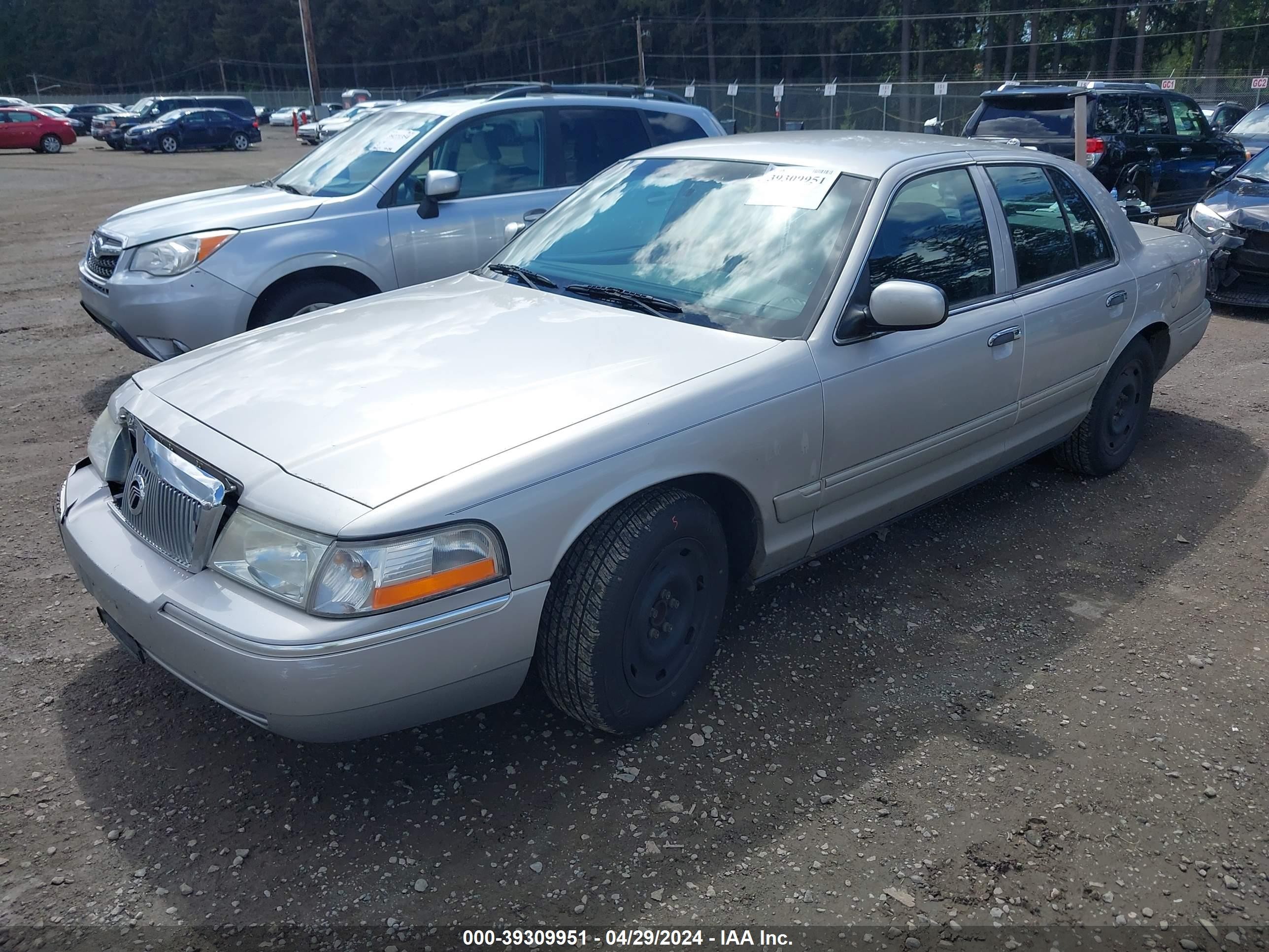 Photo 1 VIN: 2MEFM74W53X697675 - MERCURY GRAND MARQUIS 