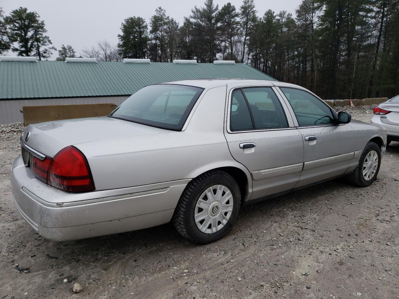 Photo 2 VIN: 2MEFM74W54X689917 - MERCURY GRAND MARQUIS 