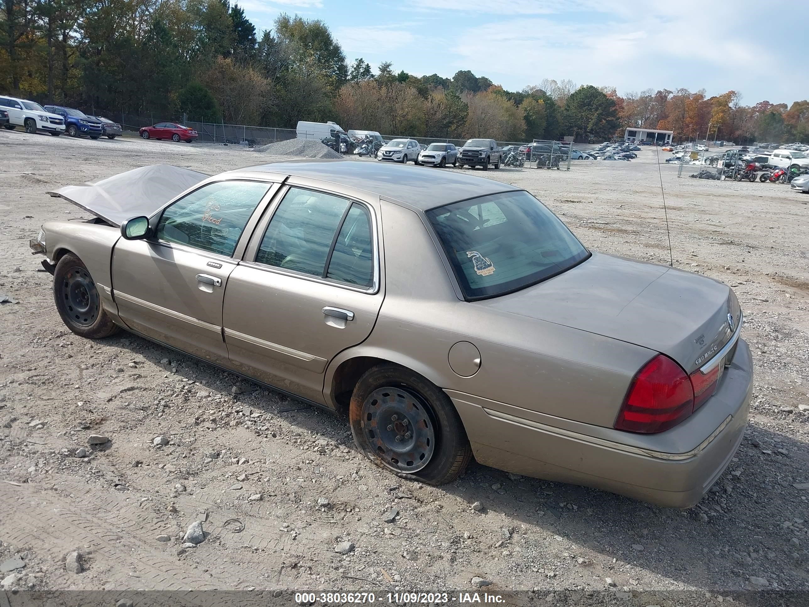 Photo 2 VIN: 2MEFM74W55X617343 - MERCURY GRAND MARQUIS 