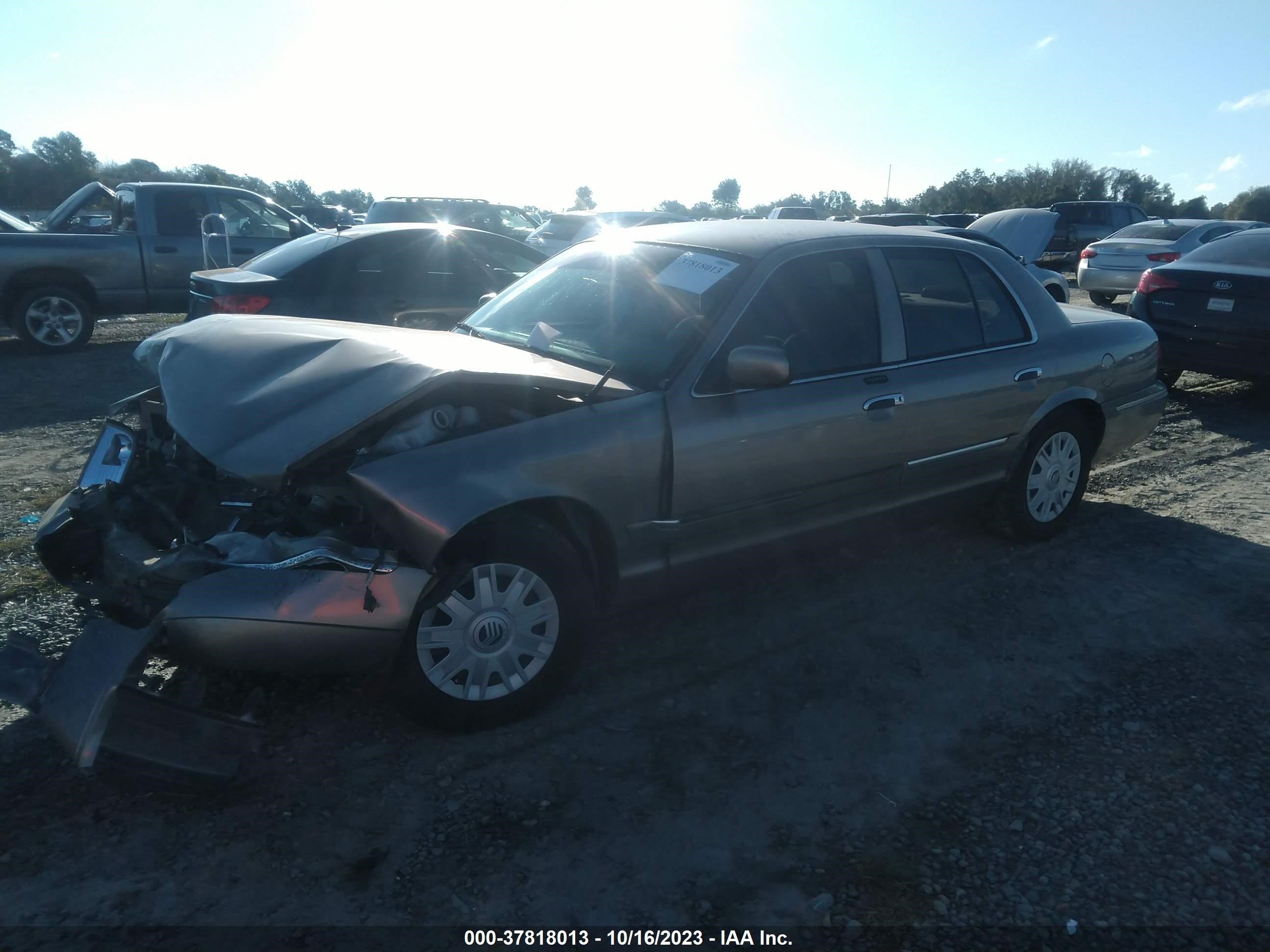 Photo 1 VIN: 2MEFM74W55X670382 - MERCURY GRAND MARQUIS 