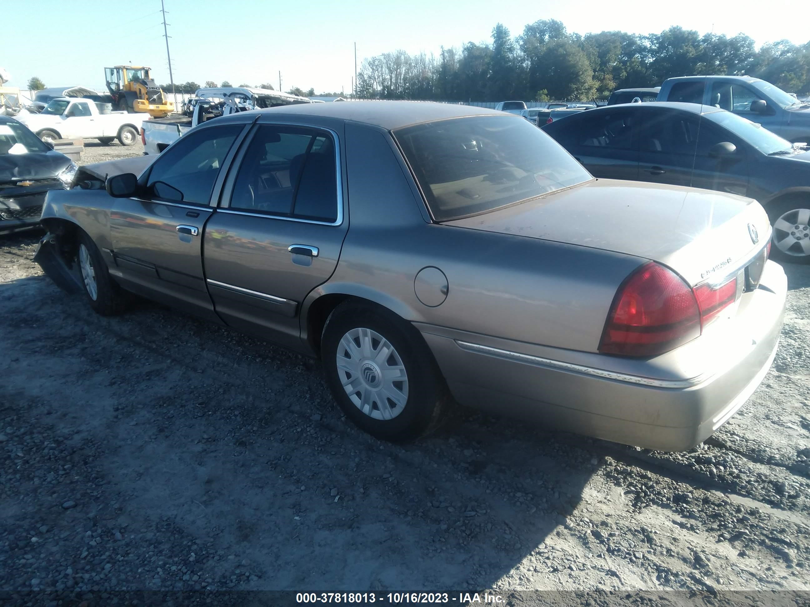 Photo 2 VIN: 2MEFM74W55X670382 - MERCURY GRAND MARQUIS 