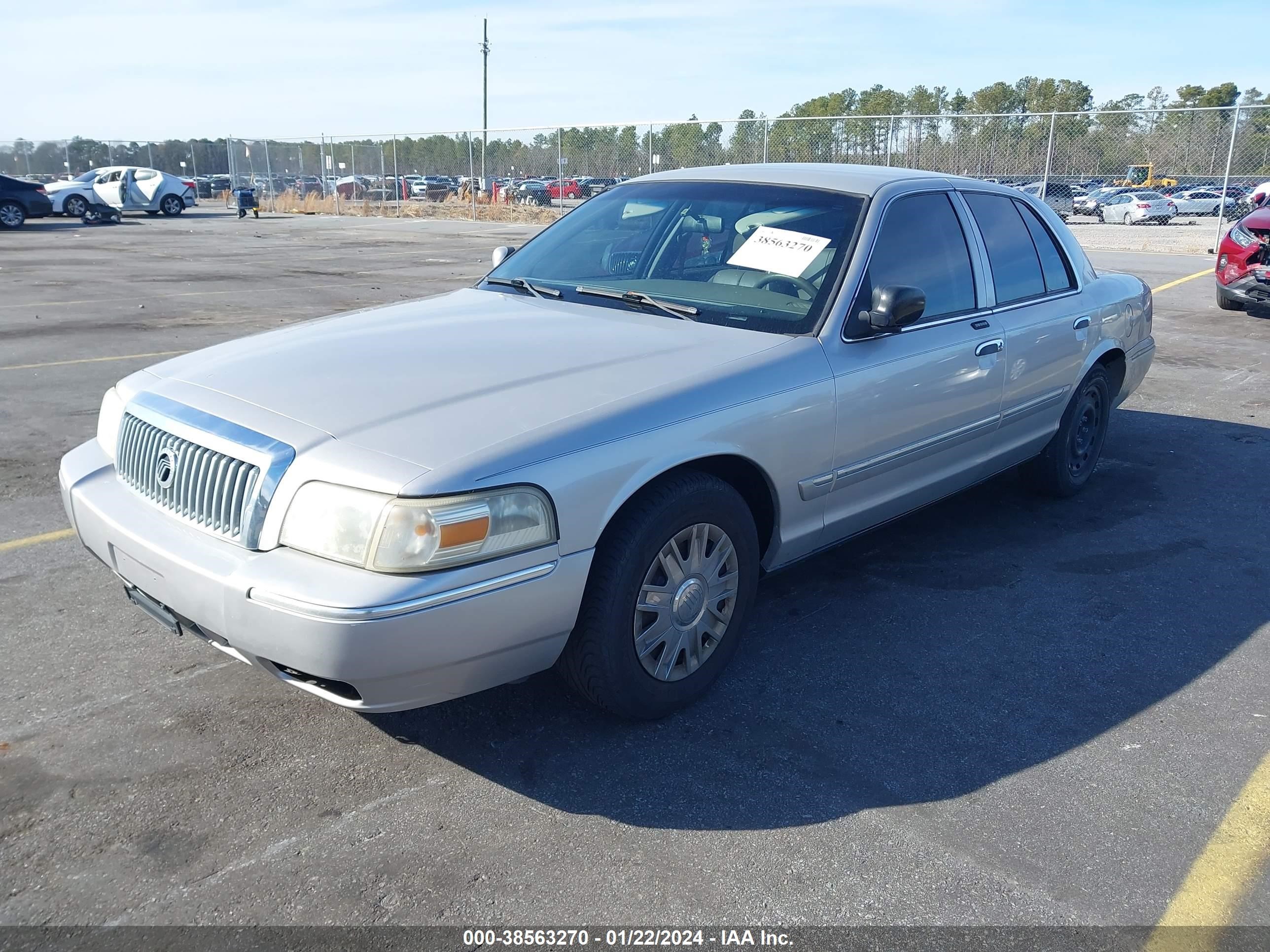 Photo 1 VIN: 2MEFM74W56X611639 - MERCURY GRAND MARQUIS 