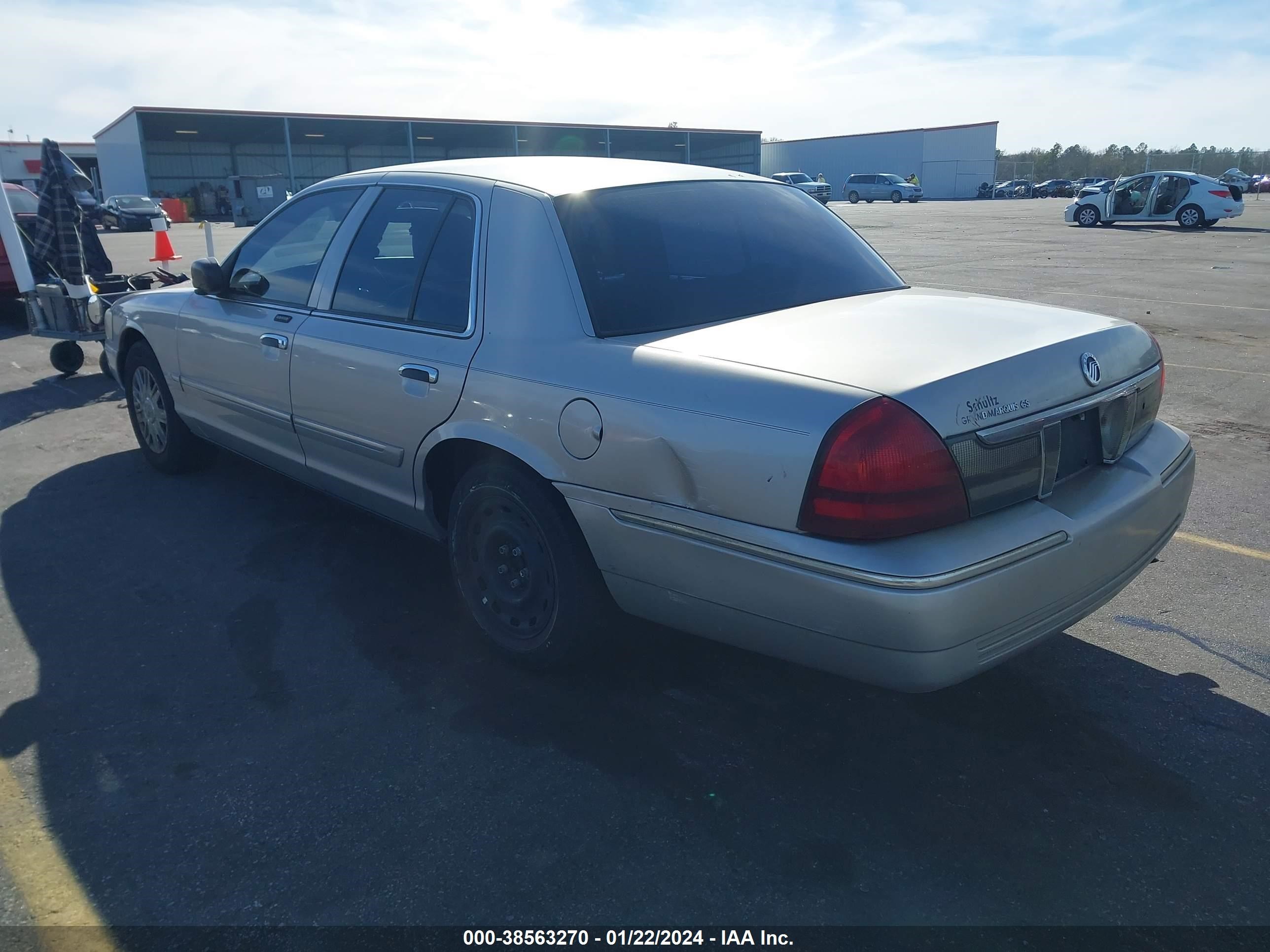 Photo 2 VIN: 2MEFM74W56X611639 - MERCURY GRAND MARQUIS 