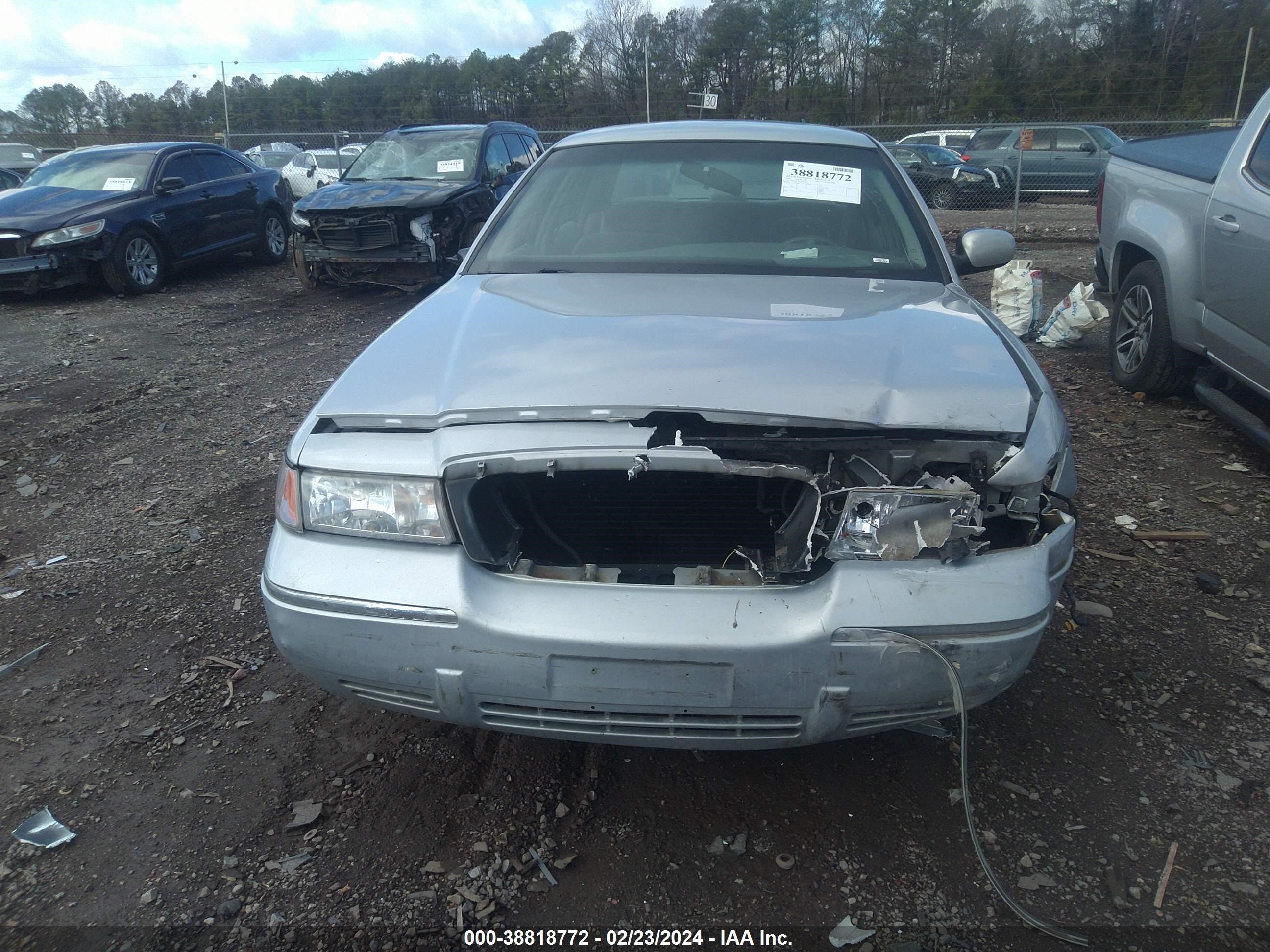 Photo 11 VIN: 2MEFM74W5XX600691 - MERCURY GRAND MARQUIS 