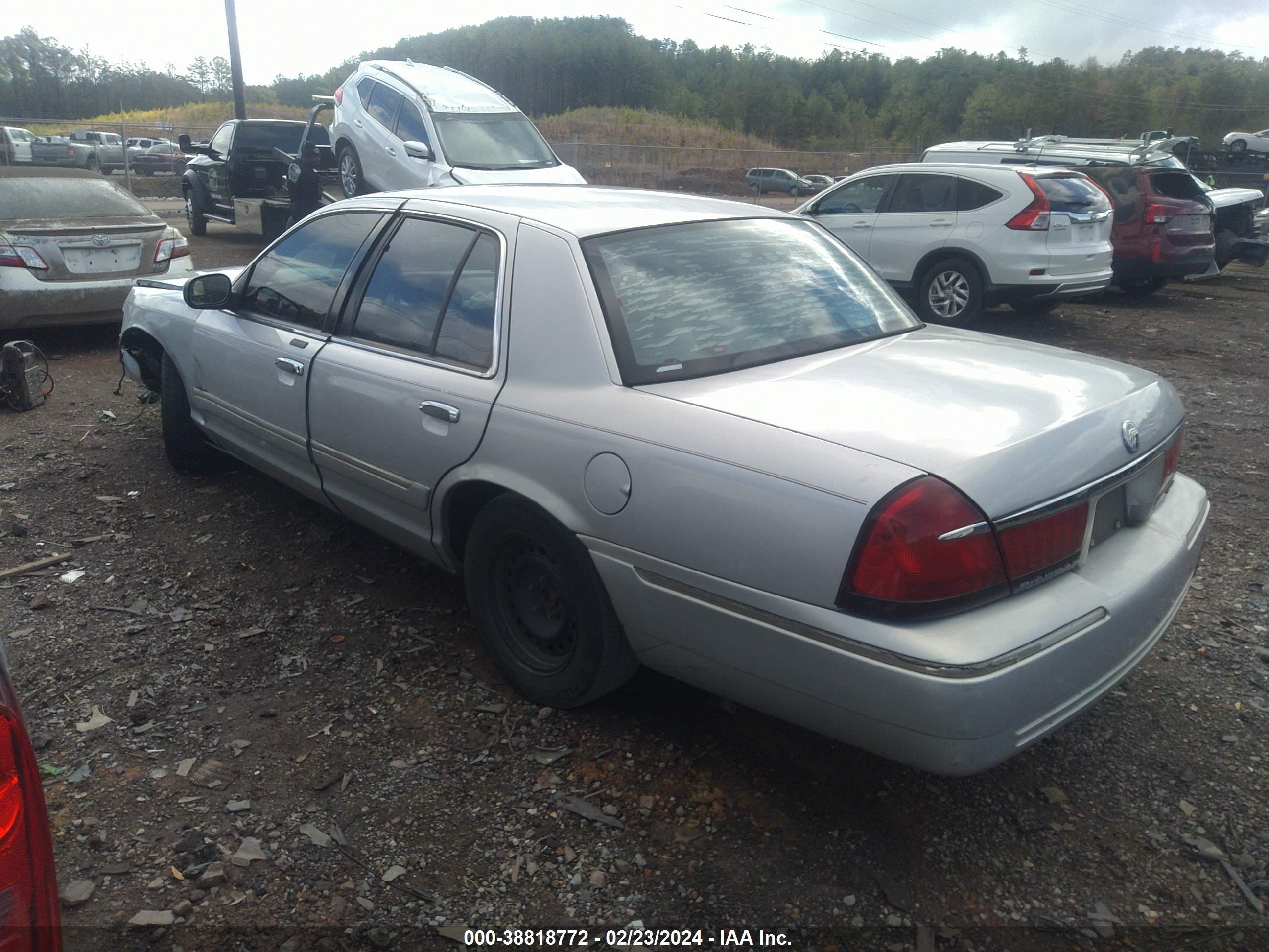 Photo 2 VIN: 2MEFM74W5XX600691 - MERCURY GRAND MARQUIS 