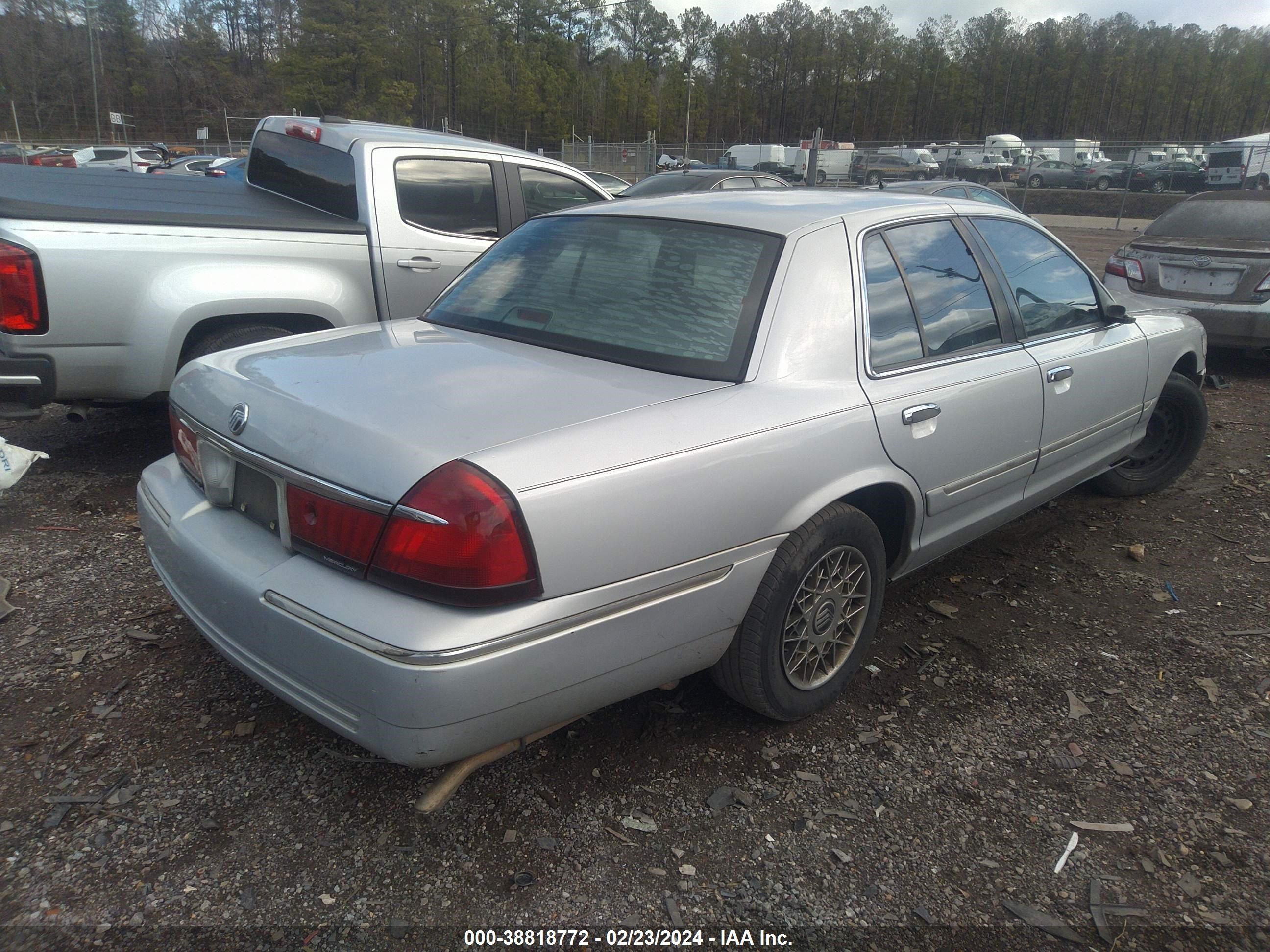 Photo 3 VIN: 2MEFM74W5XX600691 - MERCURY GRAND MARQUIS 