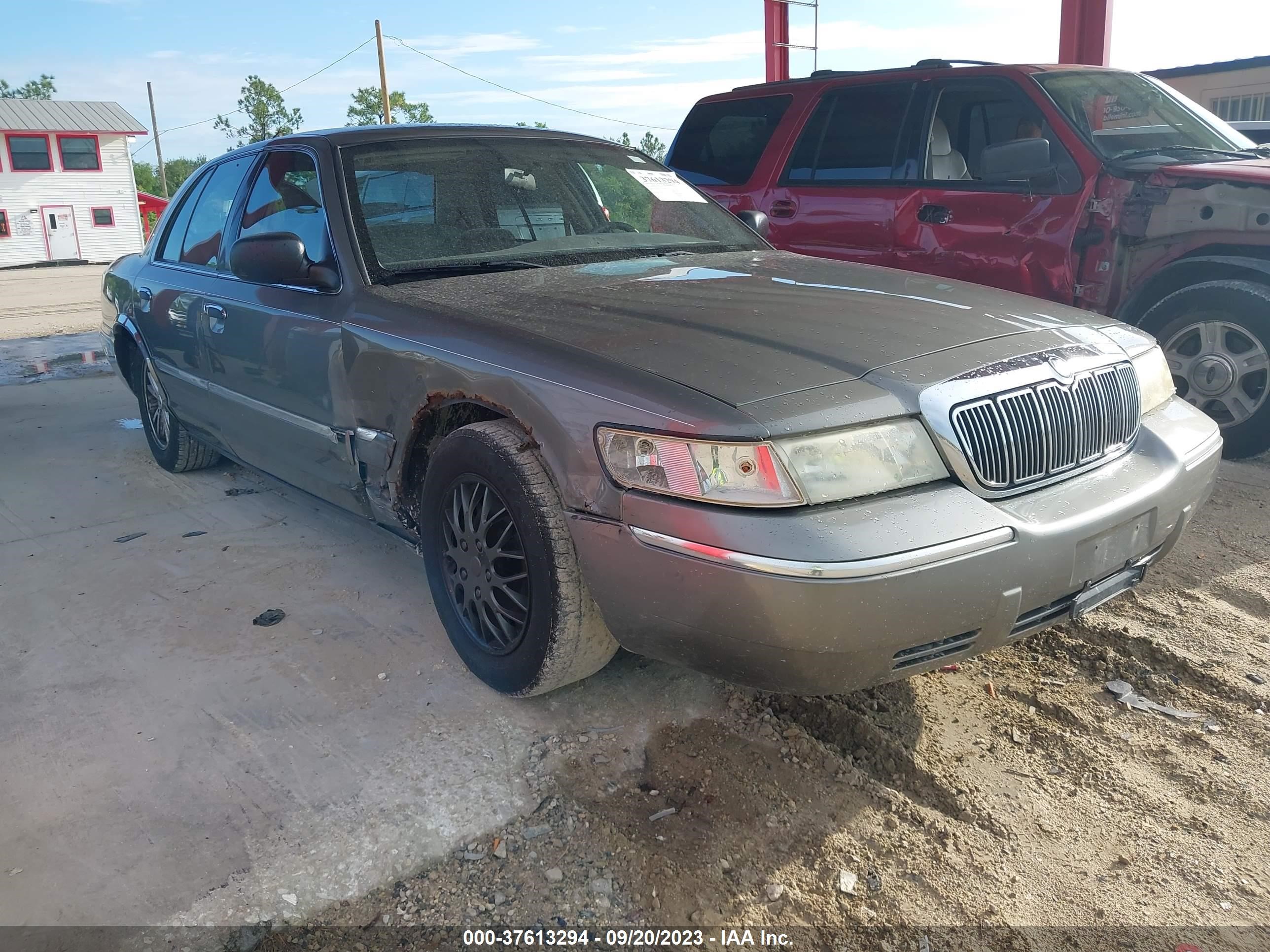 Photo 0 VIN: 2MEFM74W5YX717429 - MERCURY GRAND MARQUIS 